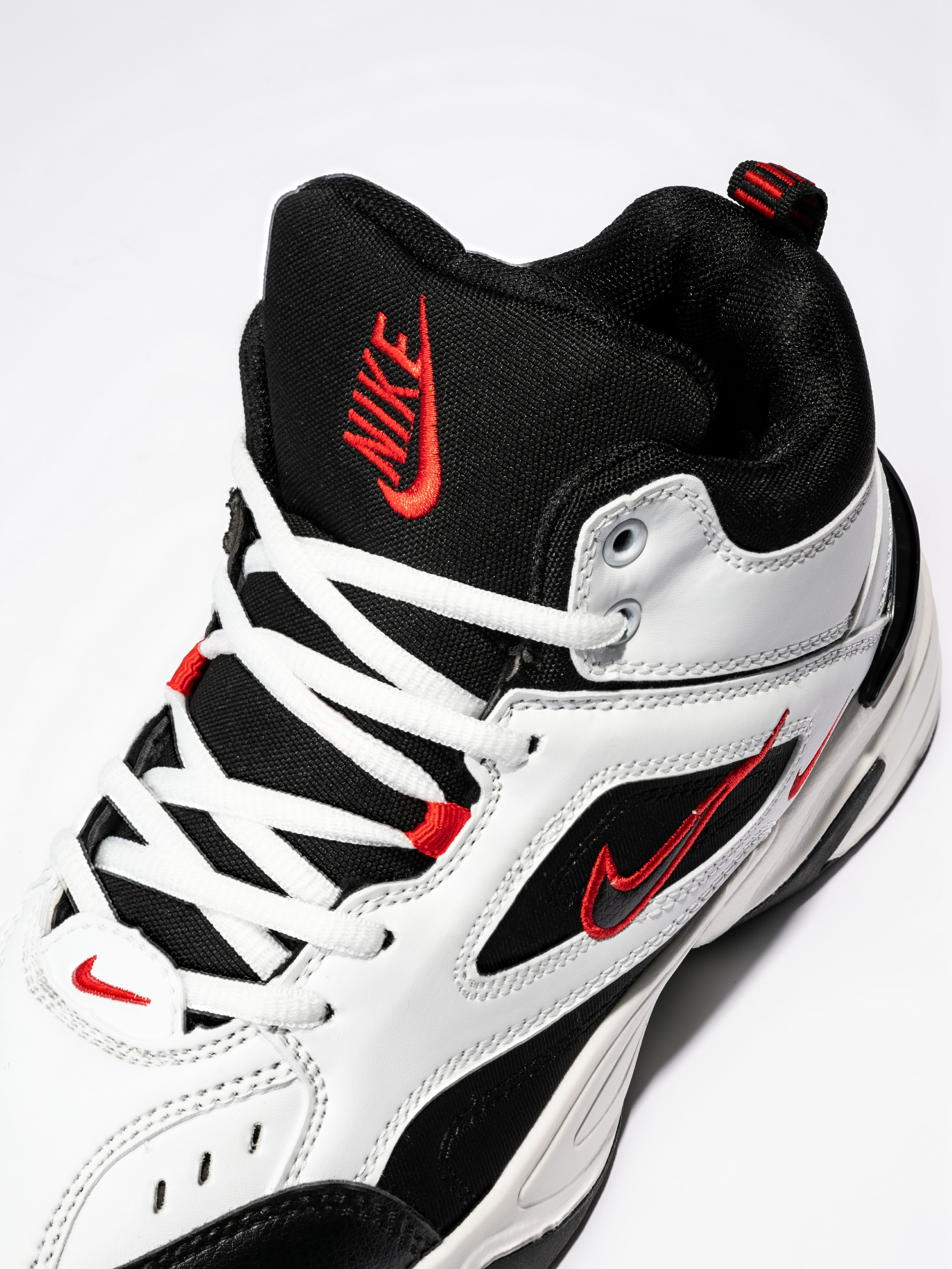 2023.10.24 — Фото кроссовок. Студия рекламной и предметной съемки товаров WELKO Studio