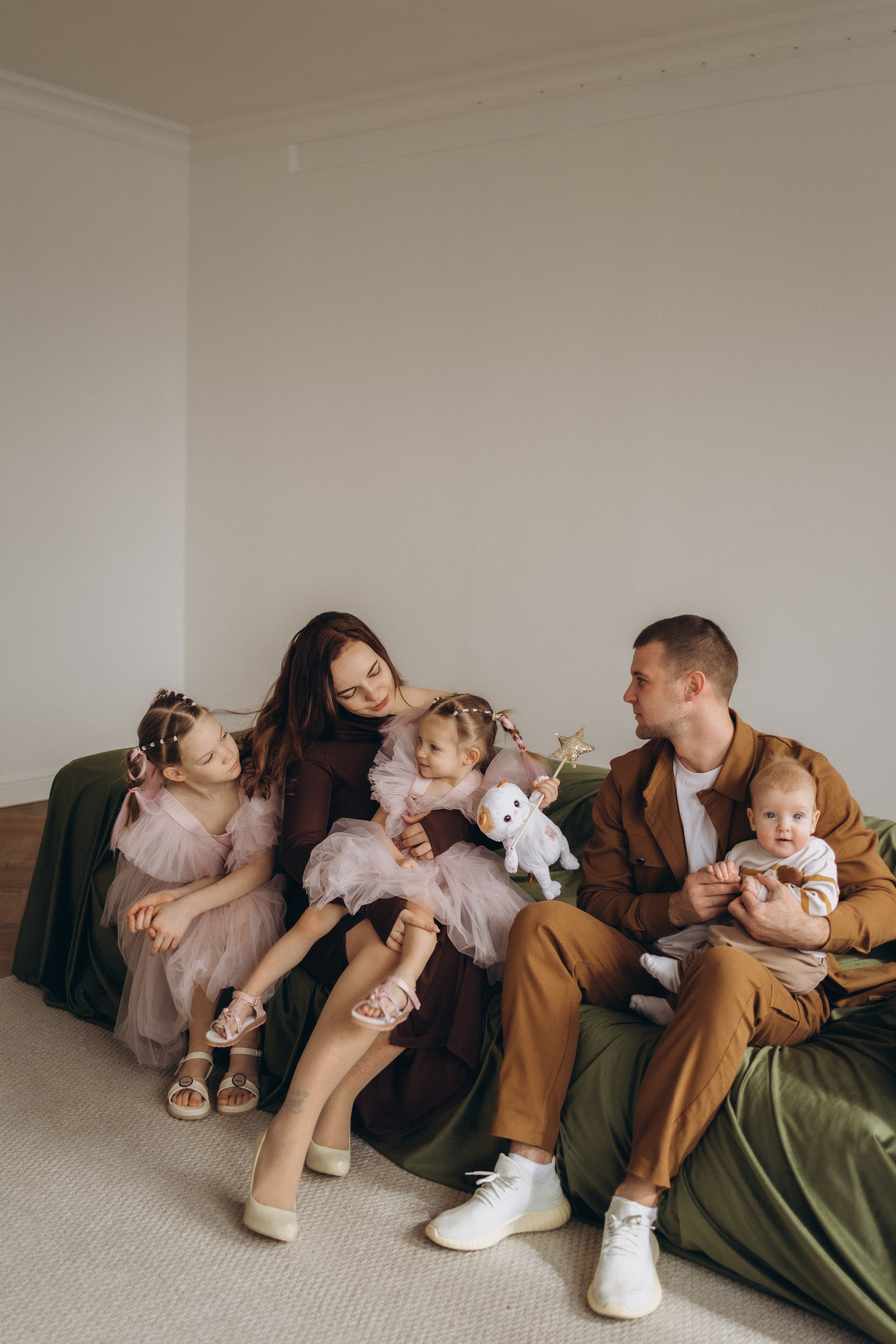 Студийная семейная фотосъемка (12.04.2025) г. Обнинск (Калужская обл.). Надежда Стар семейный и церковный фотограф в Жукове и Калужской области