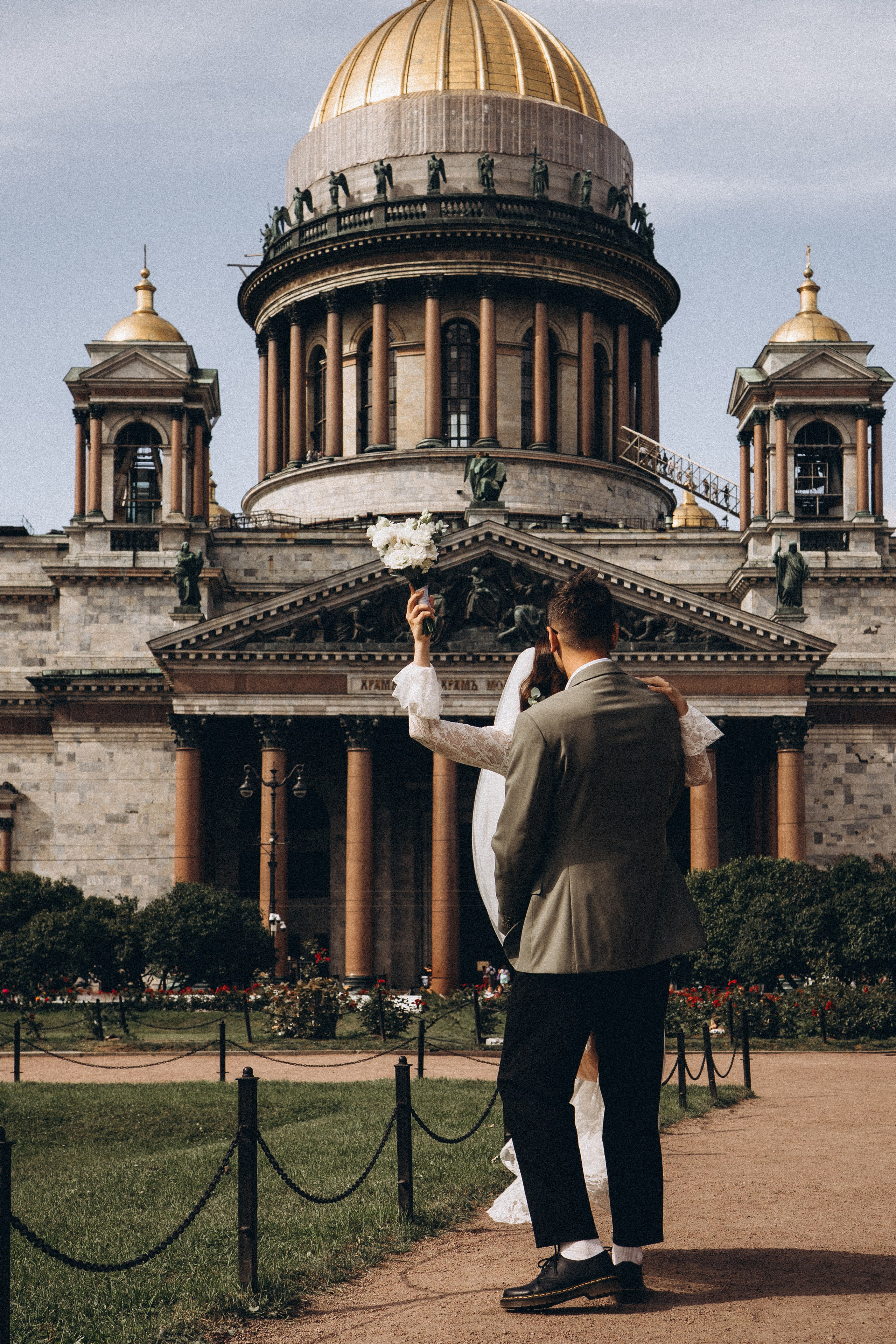 СВАДЕБНАЯ ПРОГУЛКА ВОЗЕ ИСАИКЕВСКОГО СОБОРА АСТОРИИ И ЗАКОНОДАЛЕТНОГО СОБРАНИЯ. Профессиональный фотограф, Санкт-Петербург — Виктория Богомолова
