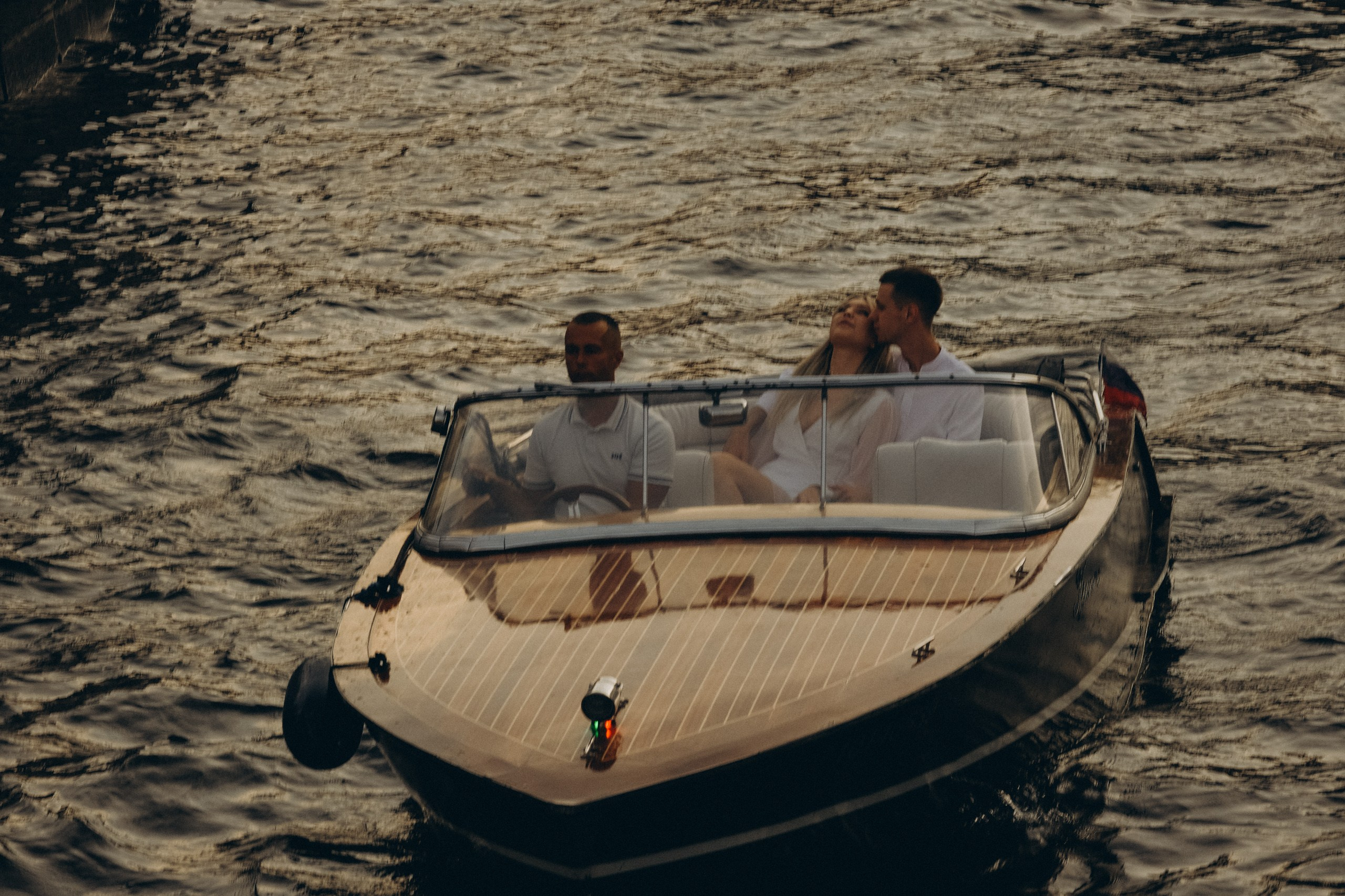 СВАДЕНБНАЯ СЬЕМКА НА КАТЕРЕ ПО КАНАЛАМ САНКТ-ПЕТЕРБУРГА И В АКВАТОРИИ НЕВЫ. Профессиональный фотограф, Санкт-Петербург — Виктория Богомолова