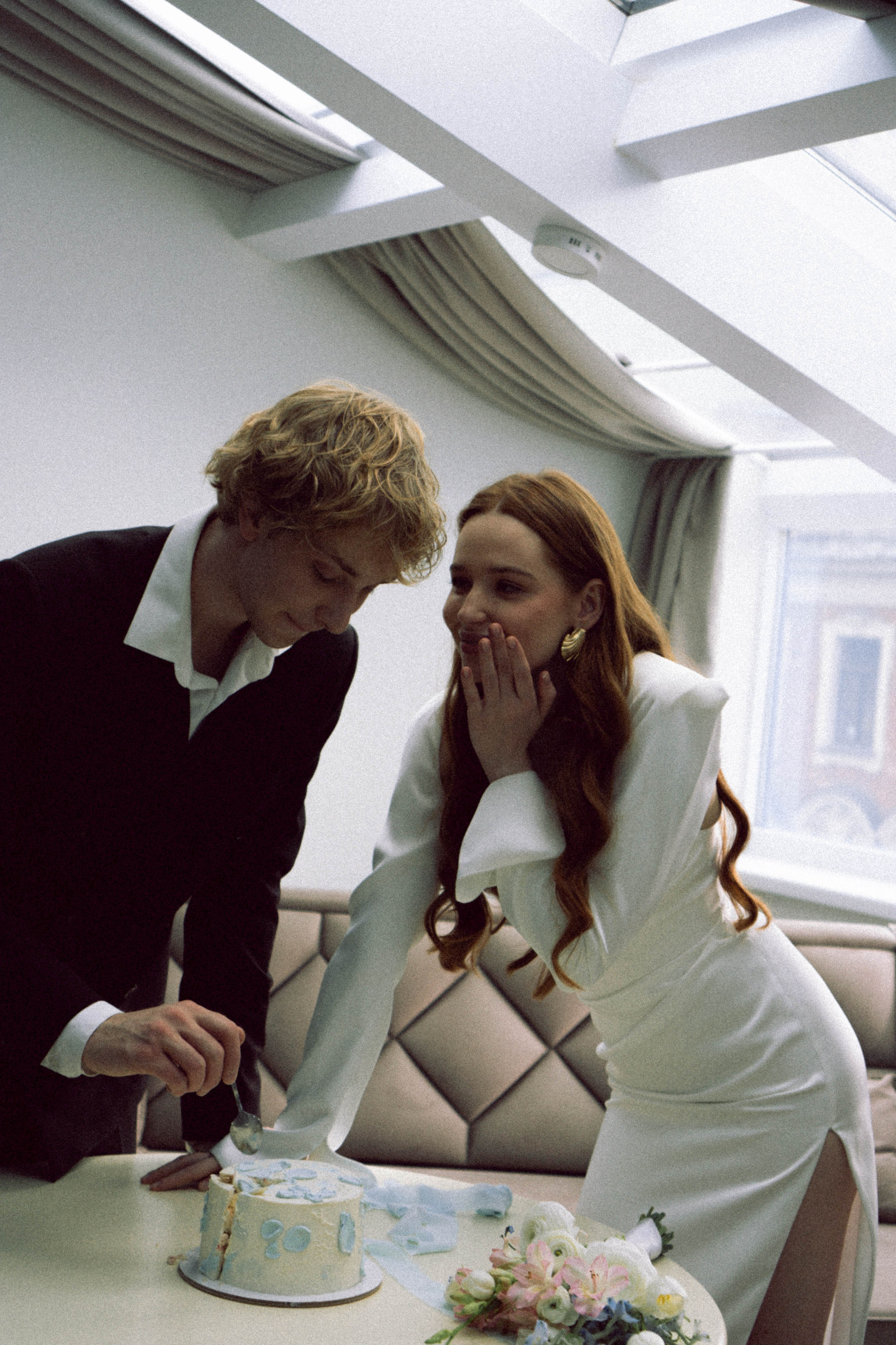 СВАДЕБНАЯ СЬЕМКА В ОТЕЛЕ. СБОРЫ ЖЕНИХА И НЕВЕСТЫ И ТАКЖЕ ТОР И ПОДГОТОВКА К ПРОГУЛКЕ. Профессиональный фотограф, Санкт-Петербург — Виктория Богомолова