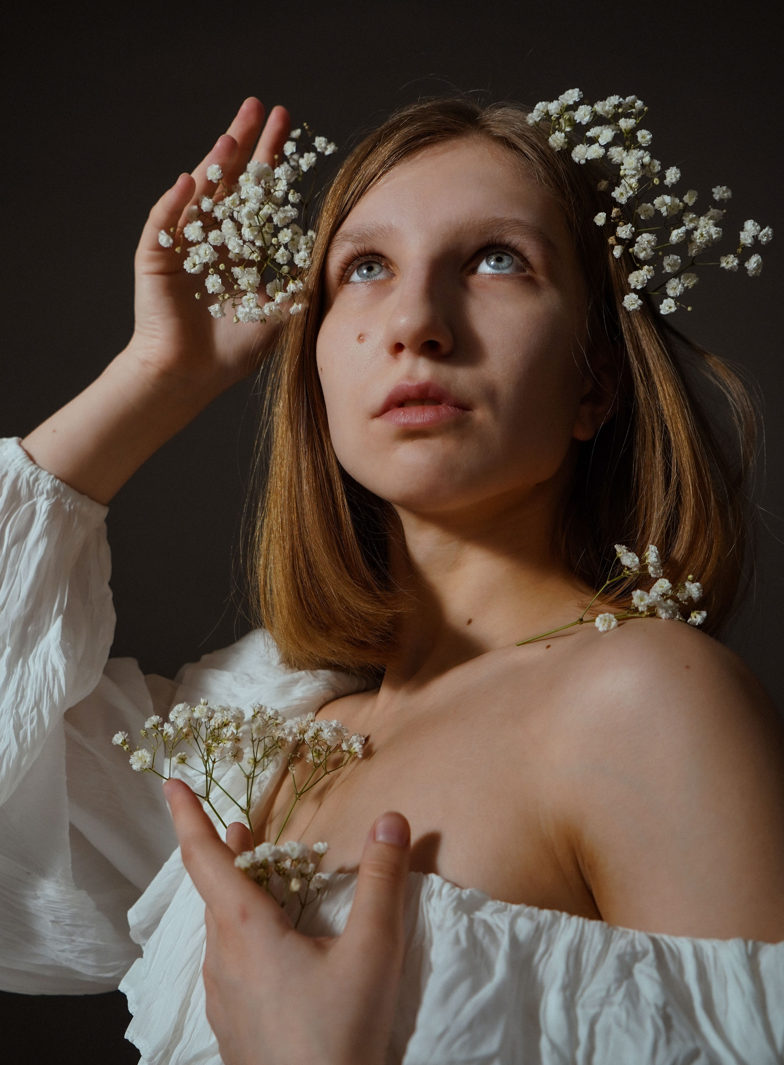 Портретная фотосессия в студии с цветами для Анны в Санкт-Петербург. Светлана Гопанюк. Портретный фотограф. Санкт-Петербург. СПб