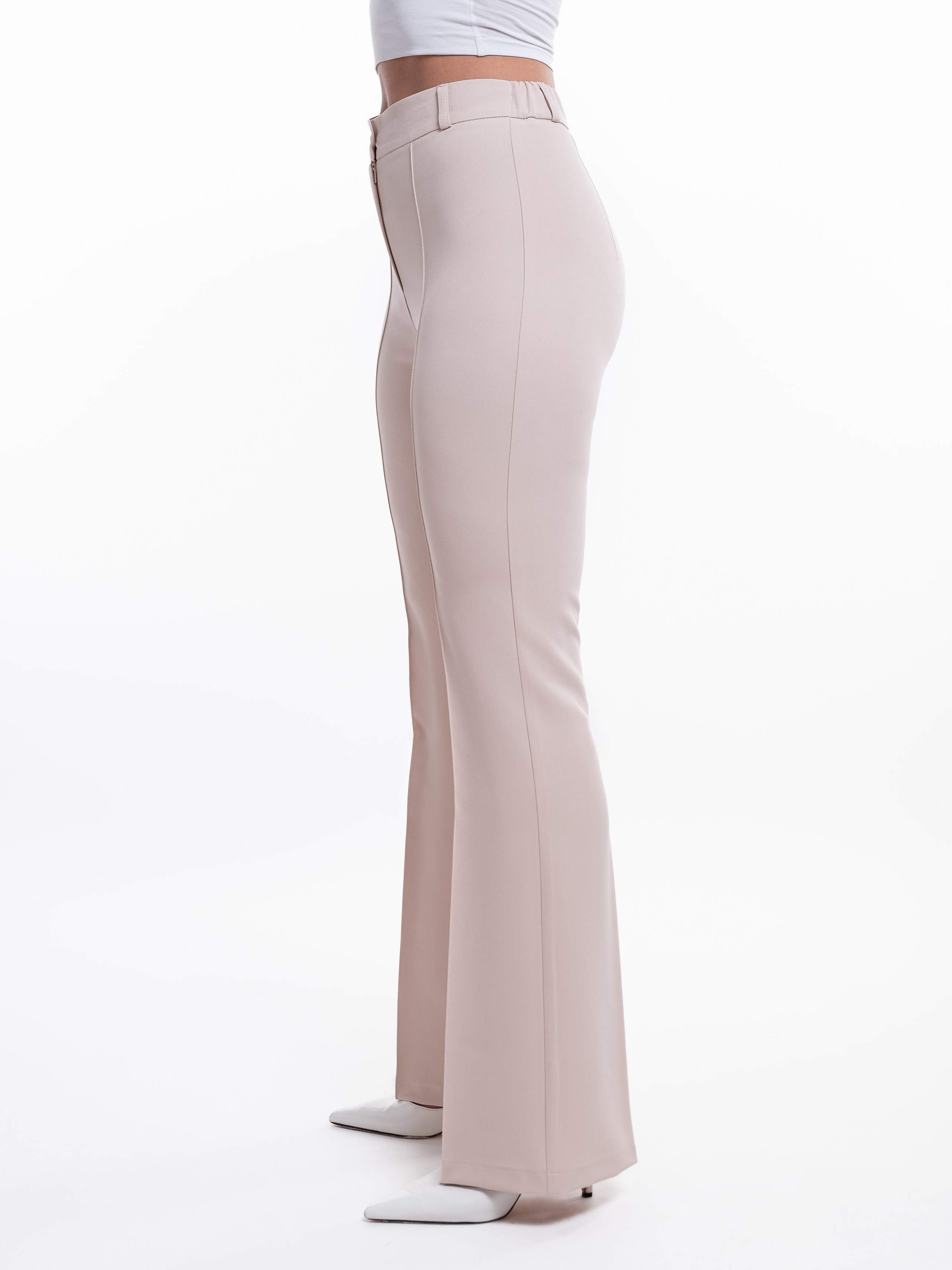 Классические брюки + белый фон+интерьер. Предметный фотограф, фото для маркетплейсов Пятигорск, КМВ