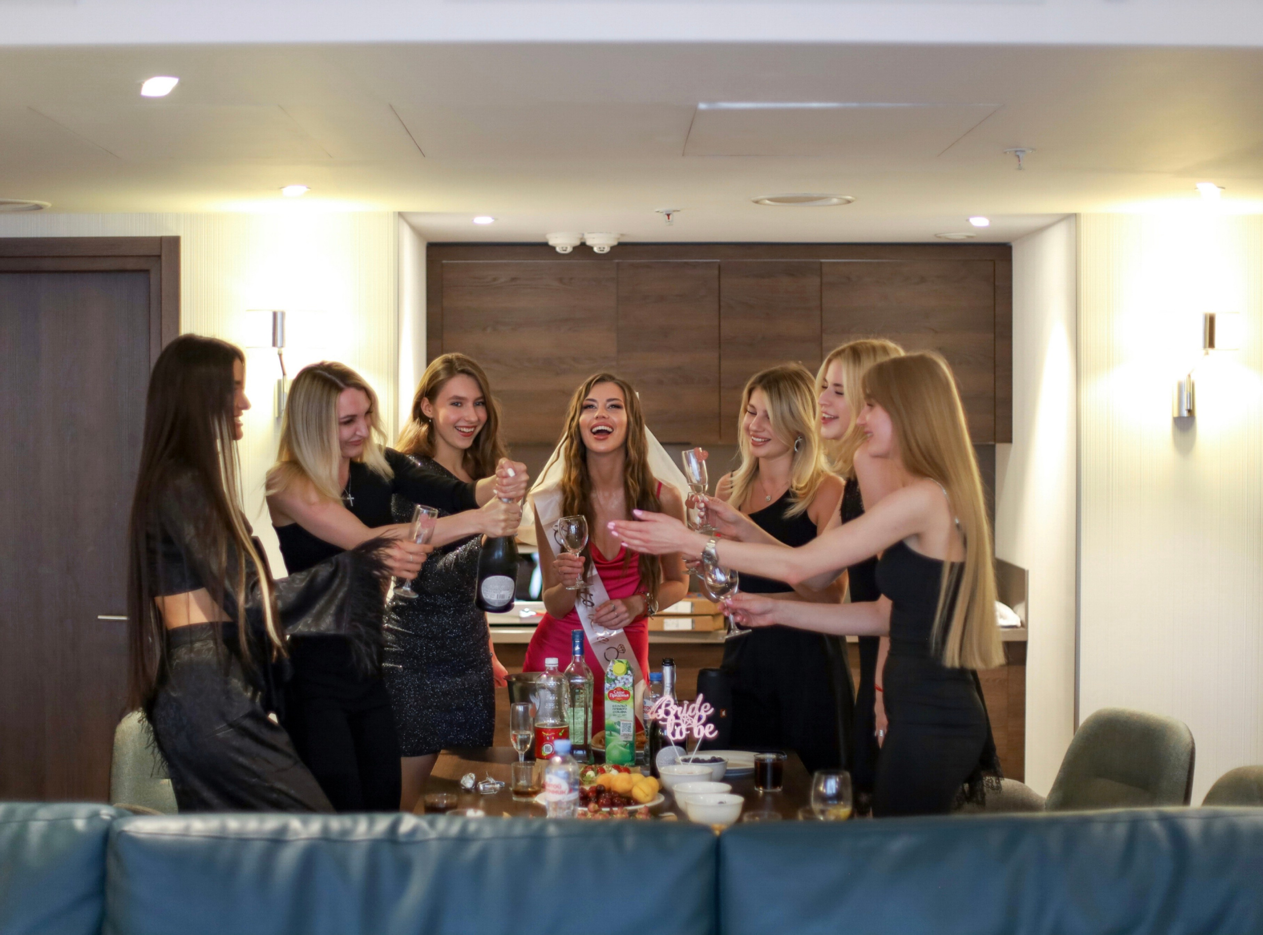 Девичник. Номер отеля. Главная