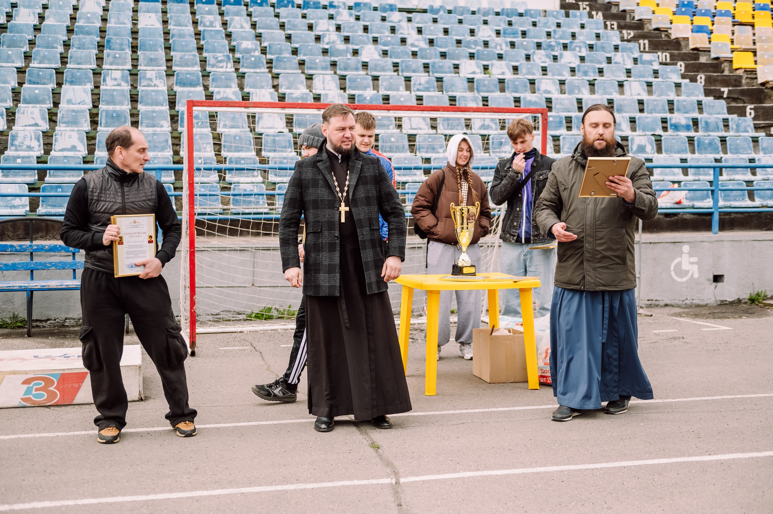 Пасхальный забег «Вера и Спорт» на стадионе Шахтёр. Детский фотограф, семейный фотограф и репортажи в Кемерово