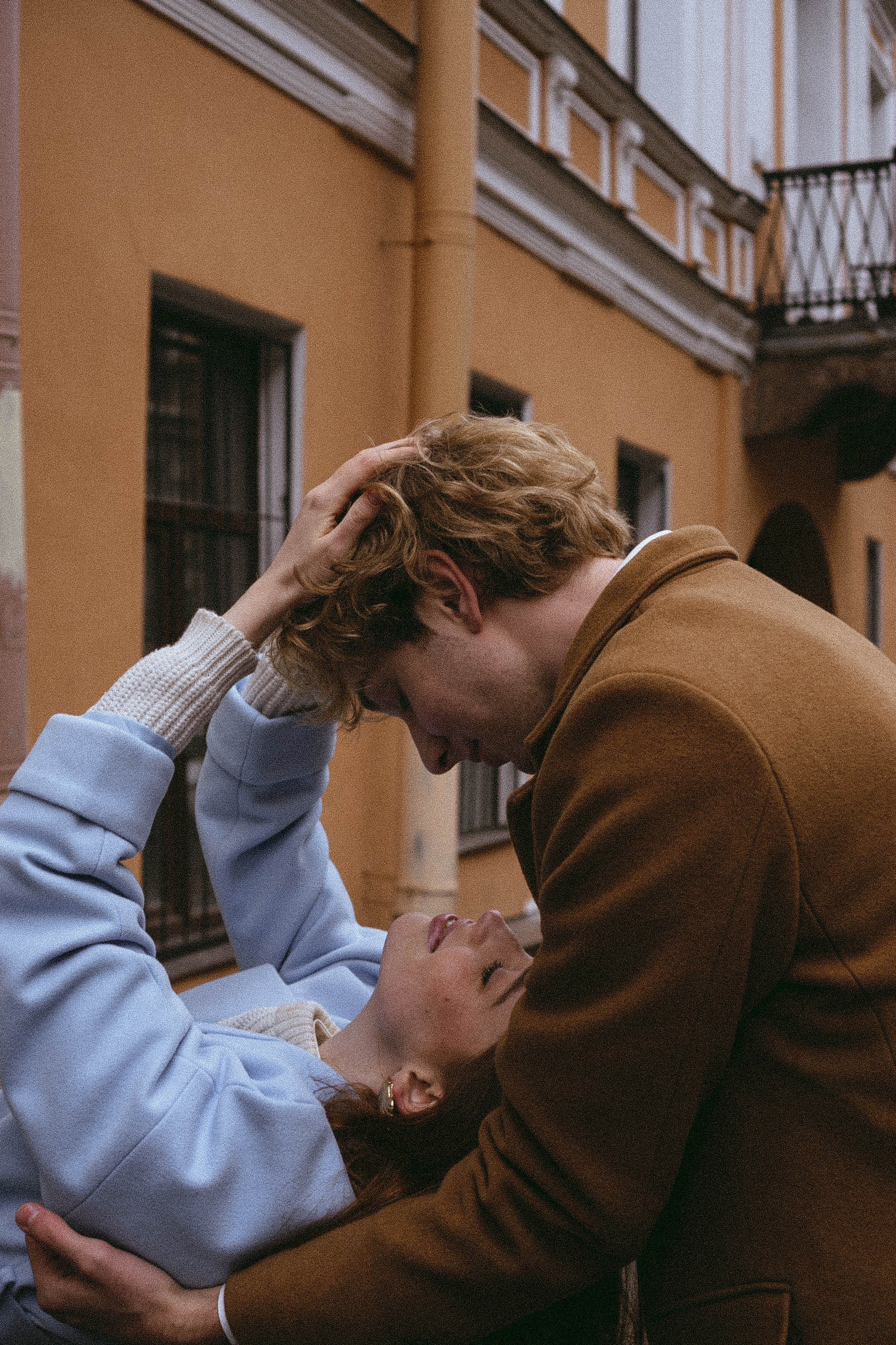 СВАДЕБНАЯ СЬЕМКА В ОТЕЛЕ. СБОРЫ ЖЕНИХА И НЕВЕСТЫ И ТАКЖЕ ТОР И ПОДГОТОВКА К ПРОГУЛКЕ И ПРОГУЛКА ПО ПЕТРОГРАДКЕ. Профессиональный фотограф, Санкт-Петербург — Виктория Богомолова