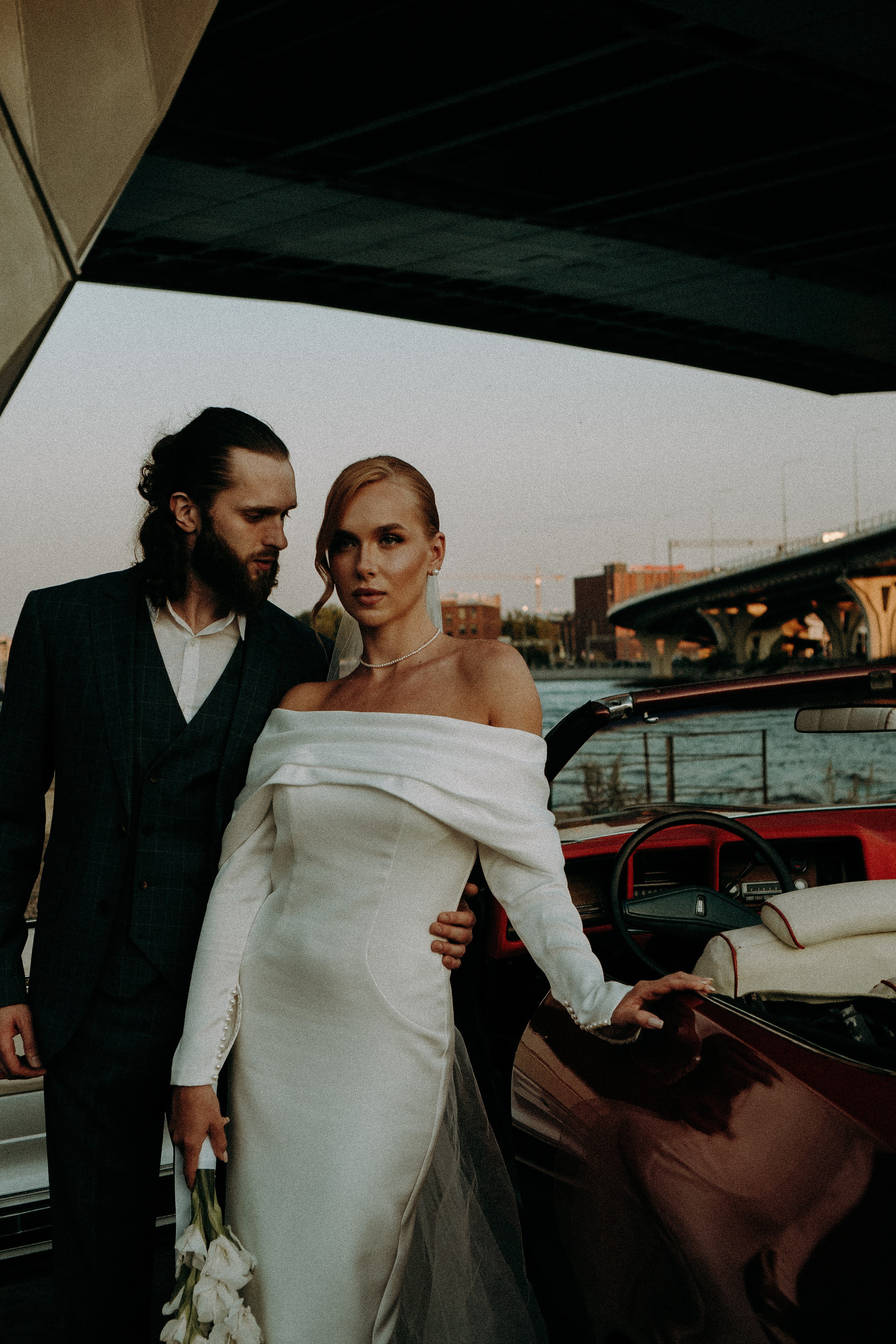 СВАДЕБНАЯ СЬЕМКА ВОЗЛЕ МСОТА БЕТАНКУРА НА КАБРИОЛЕТЕ. Профессиональный фотограф, Санкт-Петербург — Виктория Богомолова