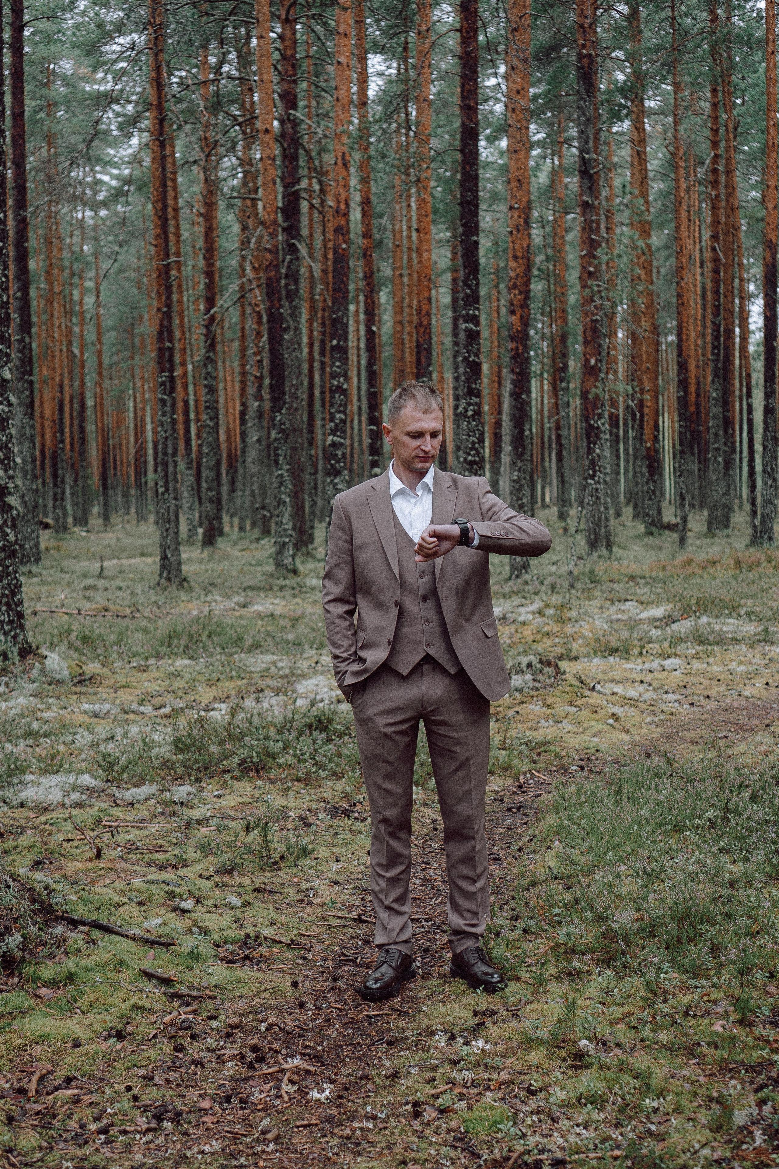 СВАДЕБНАЯ ФОТОСЕССИИЯ ПАРЫ В ГОРОДЕ ПРИОЗЕРСК В СОСНОВОМ ЛЕСУ И С ПИКАПОМ. Профессиональный фотограф, Санкт-Петербург — Виктория Богомолова