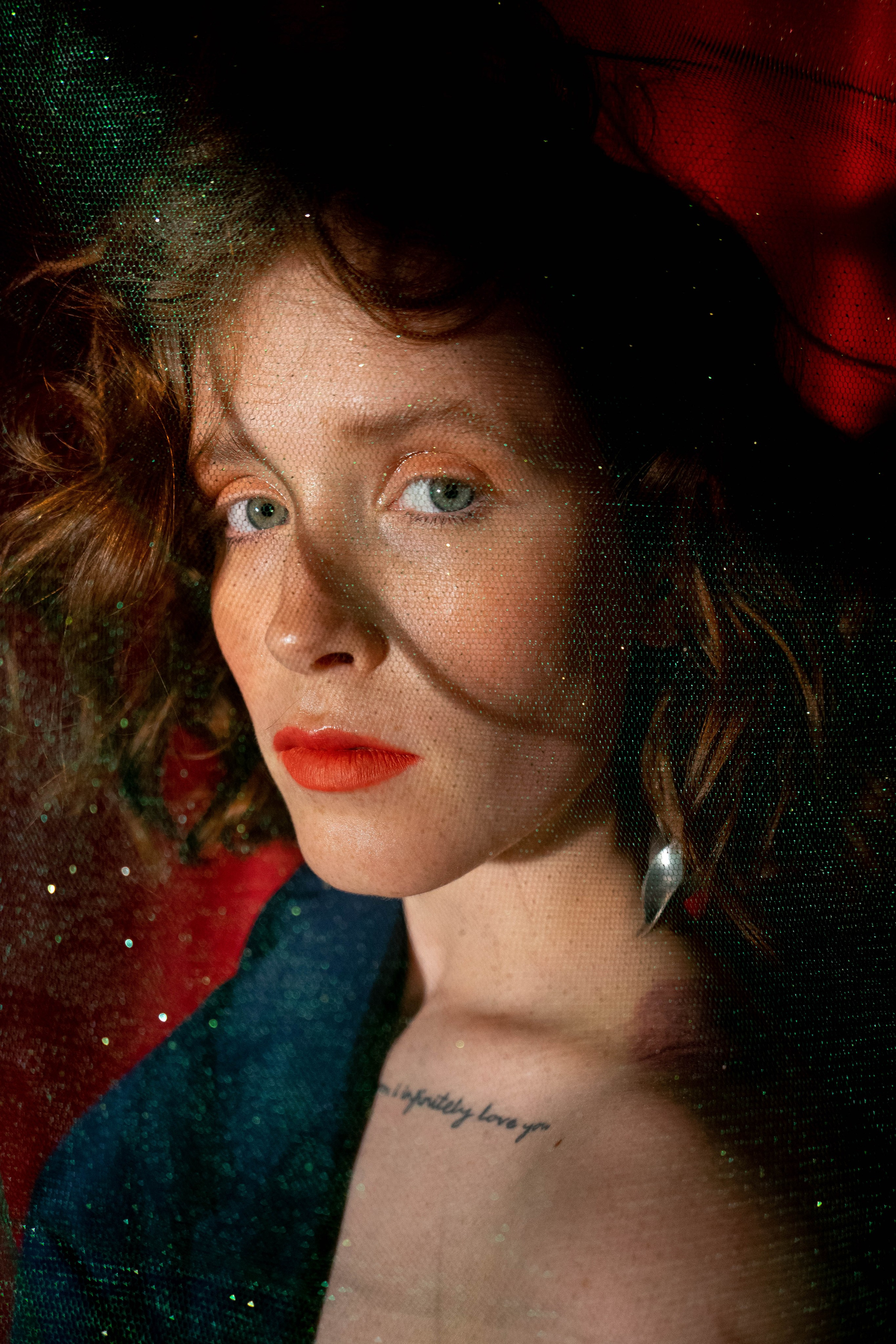 Портрет девушки с зелеными глазами