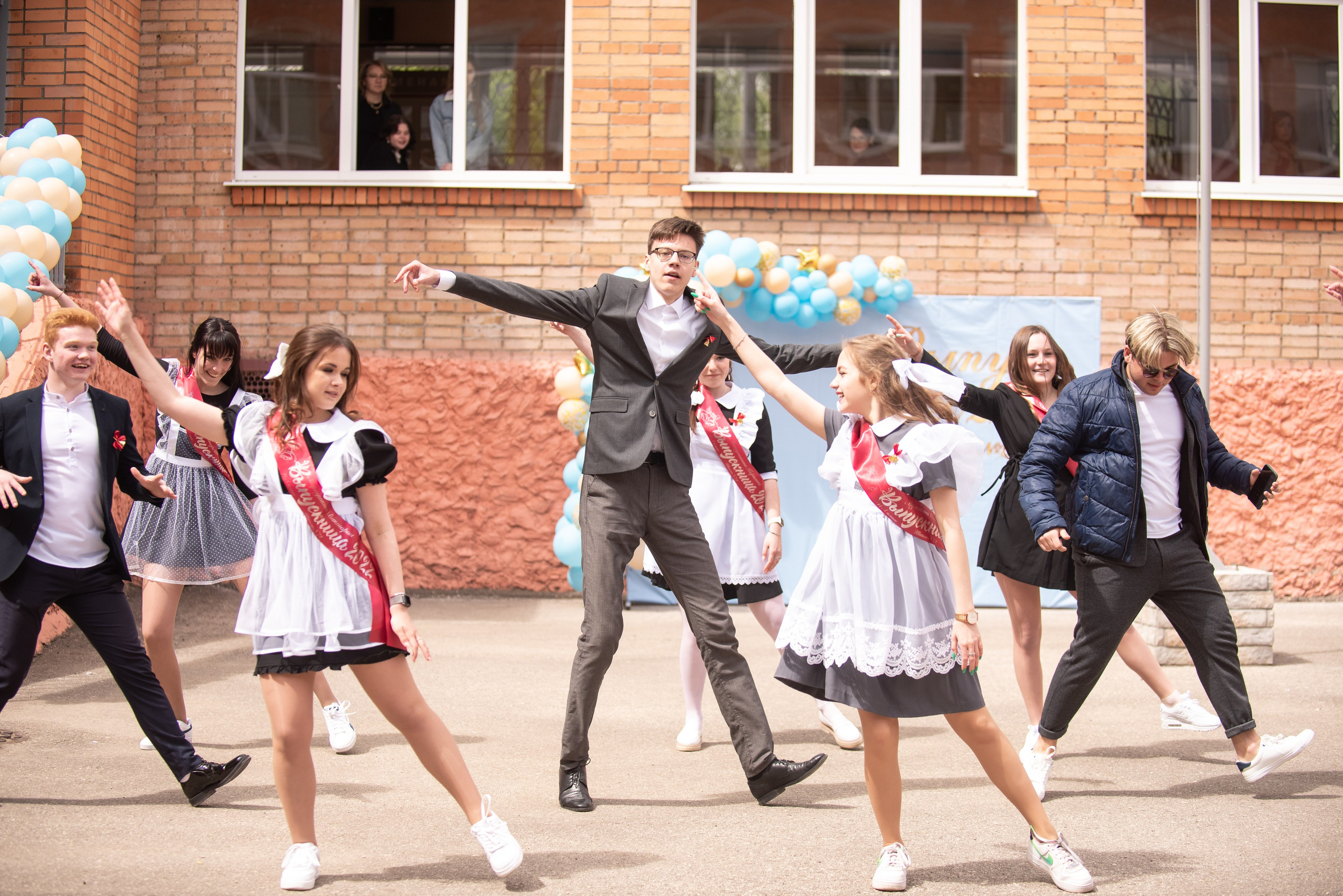 Выпускные школ. Свадебный и репортажный фотограф