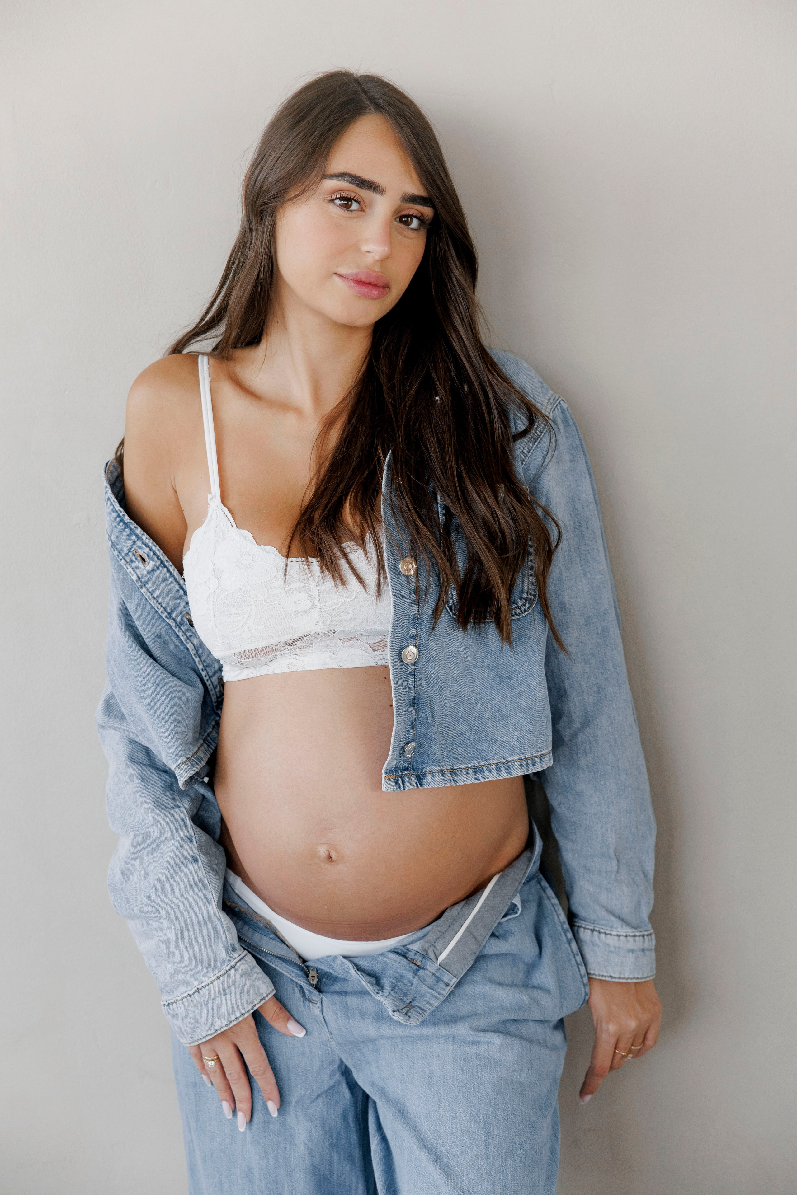 Pregnancy photoshoot inside the studio in Tel Aviv. Главная