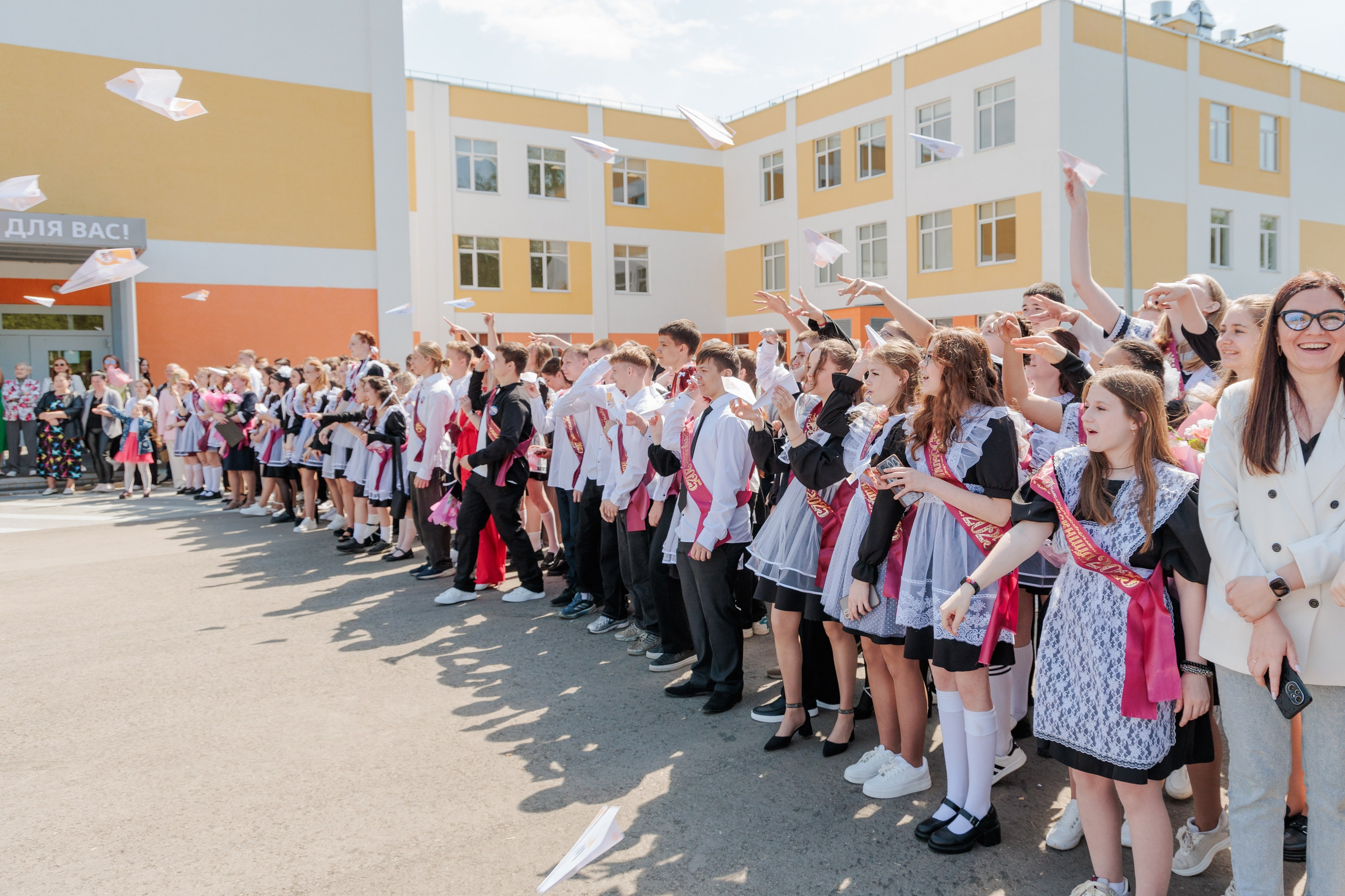 Последний звонок 2025 — фото 9 класса, школьный альбом, выпускной. Фотограф Нижний Новгород Мария Китаева