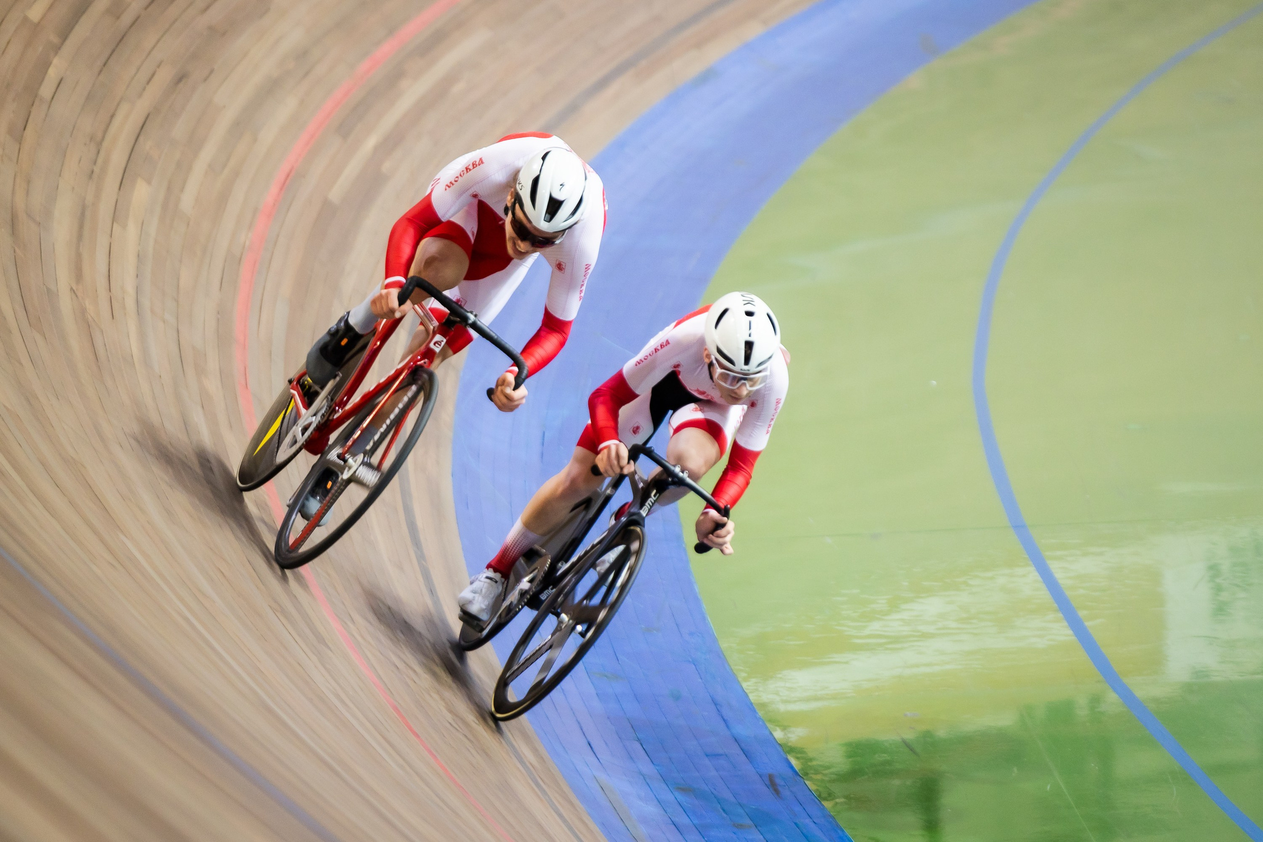 Соревнования чемпионата России, первенства России, Кубка ФВСМ по велосипедному спорту на треке в «Крылатском». Фотограф Владимир Охрименко