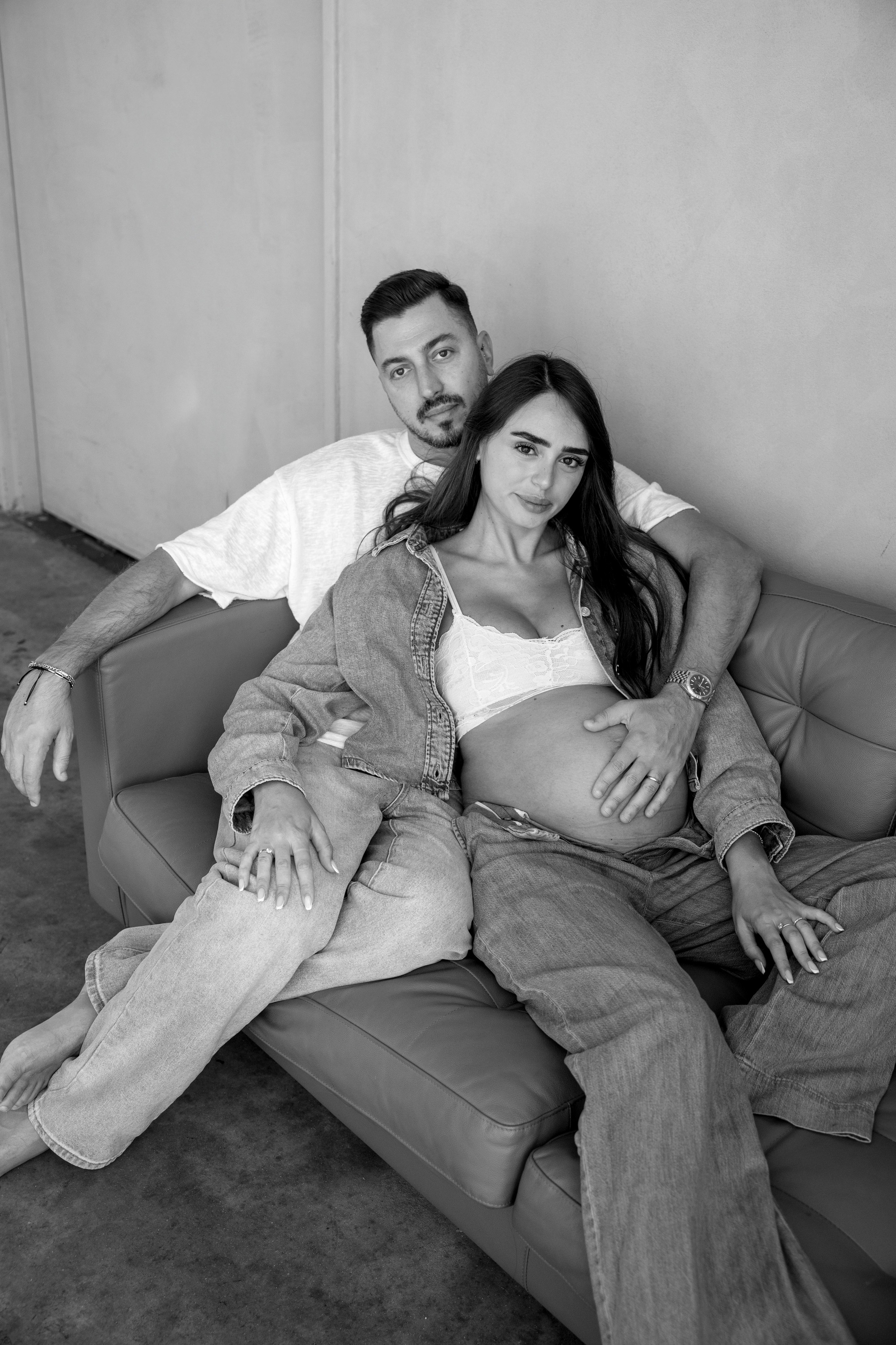 Pregnancy photoshoot inside the studio in Tel Aviv. Главная