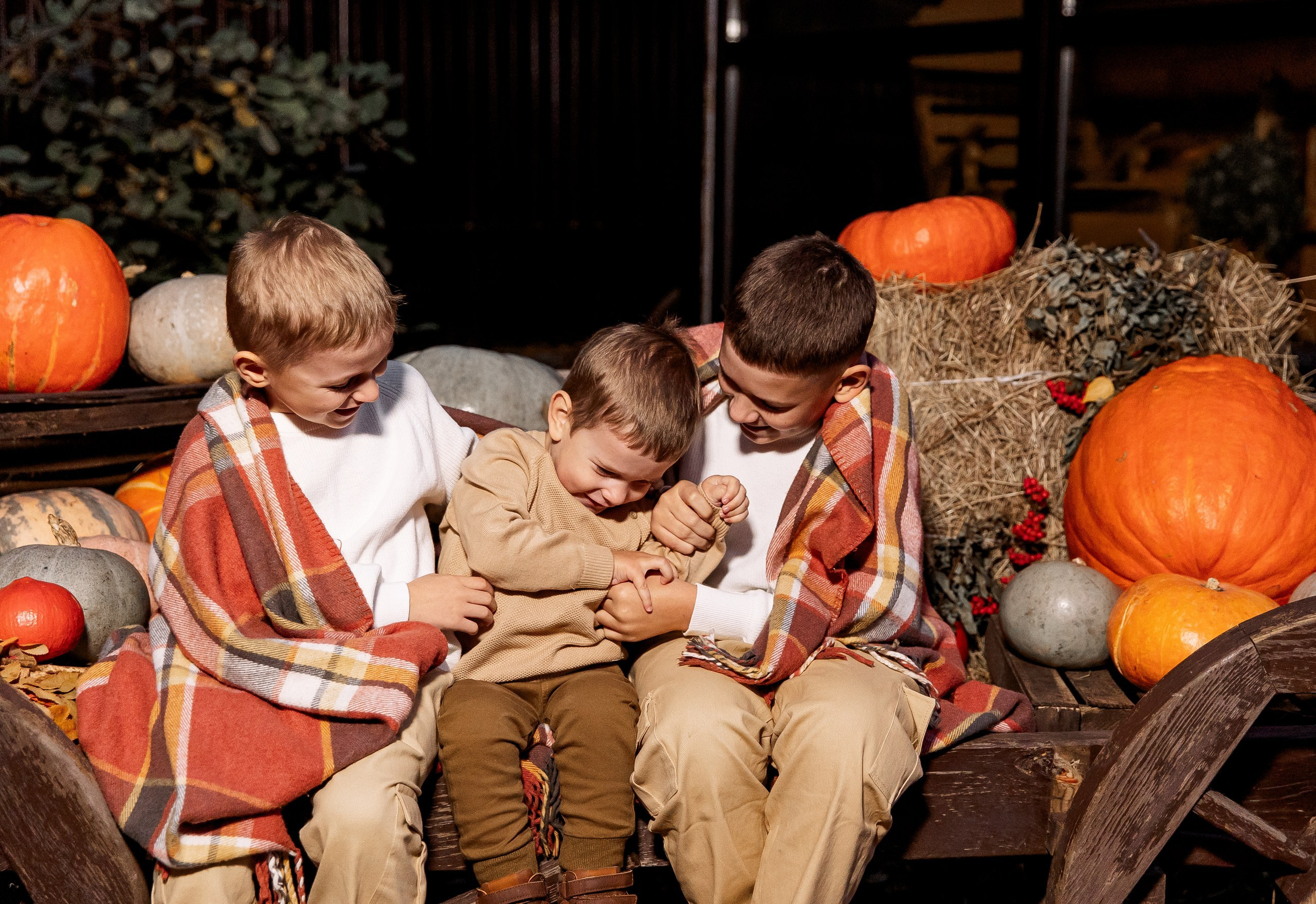Эдуард и Дарья с сыновьями. Свадебный и семейный фотограф в Челябинске Юлия Ишимова