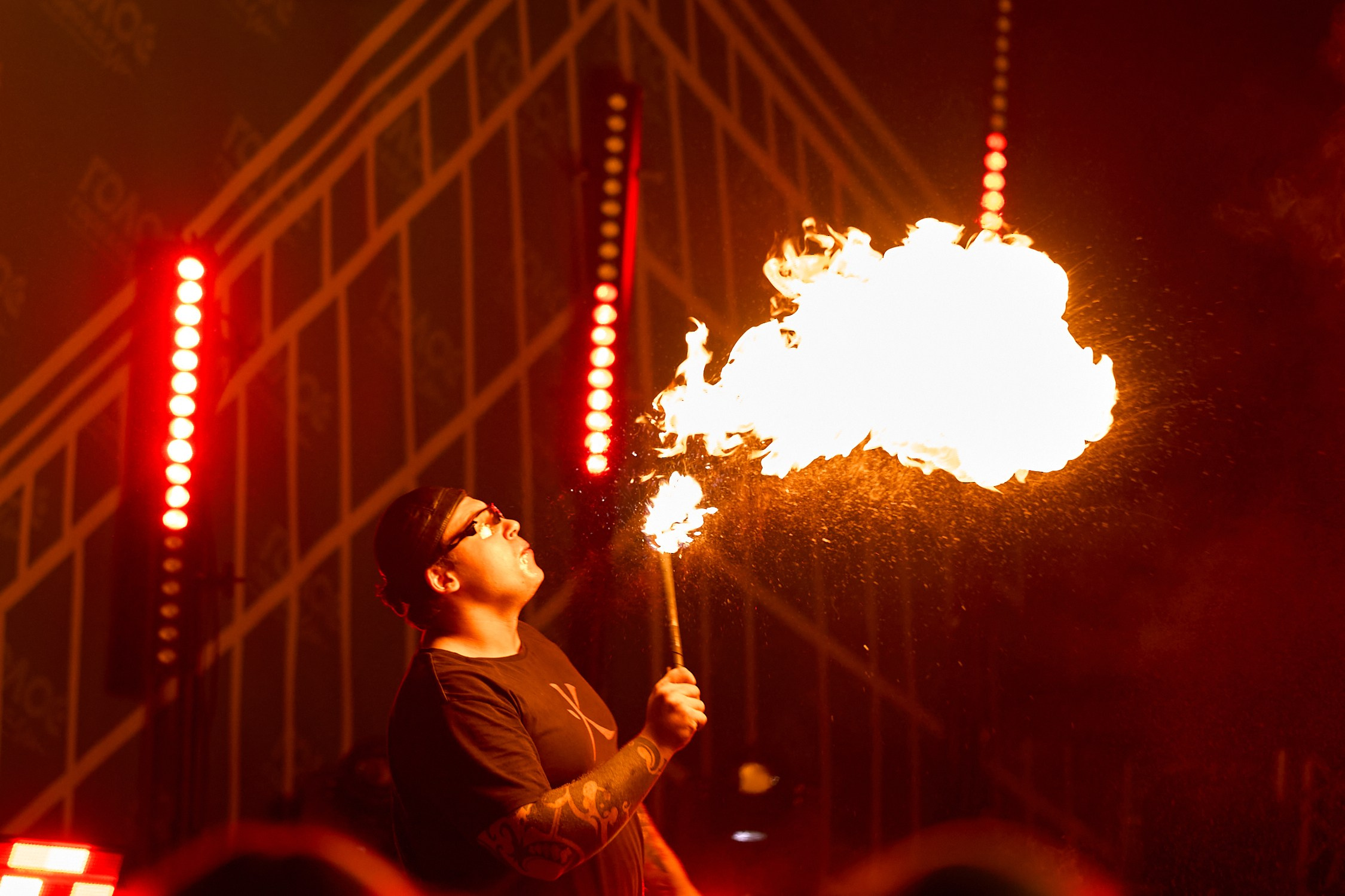 Голос города Елец 2025. Фаершоу. Фотографирует красивое Денис Горностаев