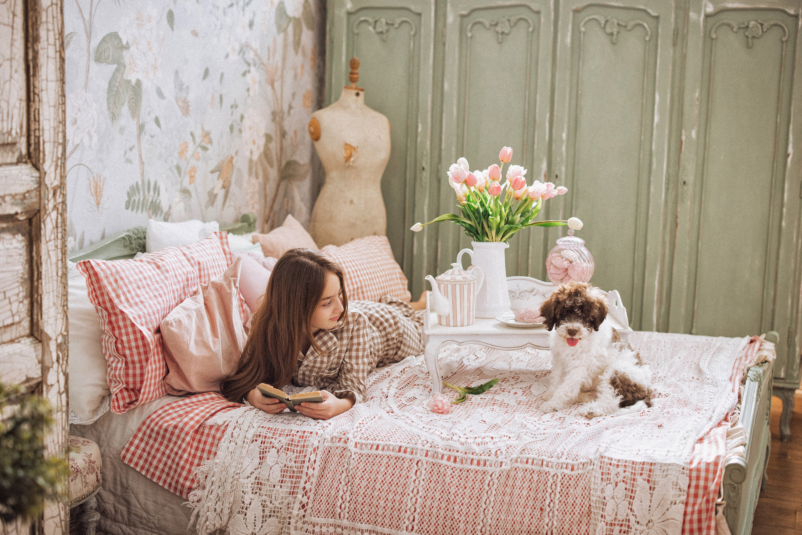 Фотосессия с щенками Лаго́тто-романьо́ло, в Винтажной фотостудии город Краснодар. Семейный и детский фотограф в Краснодаре Анна Трашкова