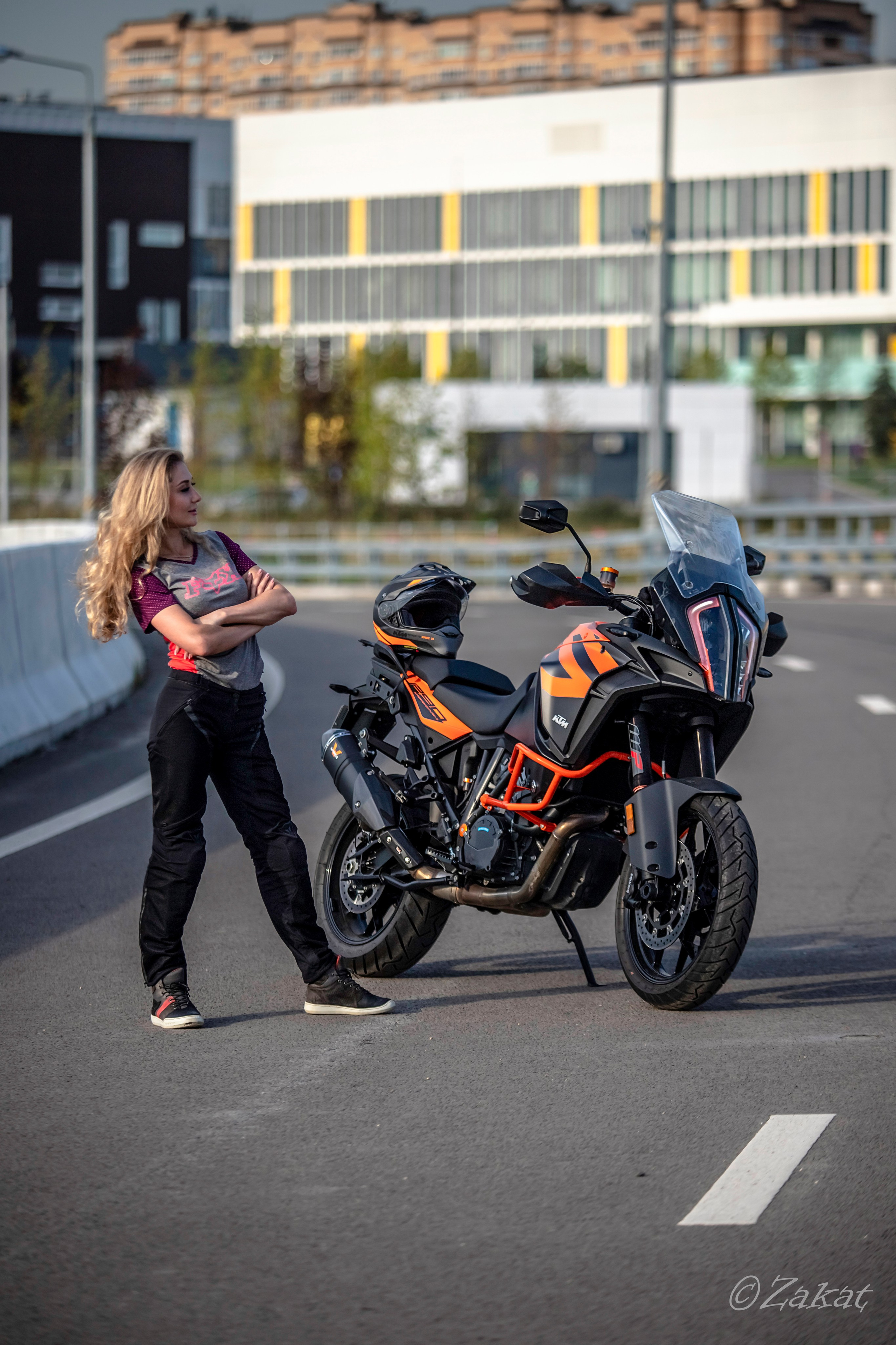 Фото Марины и ее КТМ. Репортажный фотограф, Москва, Закат