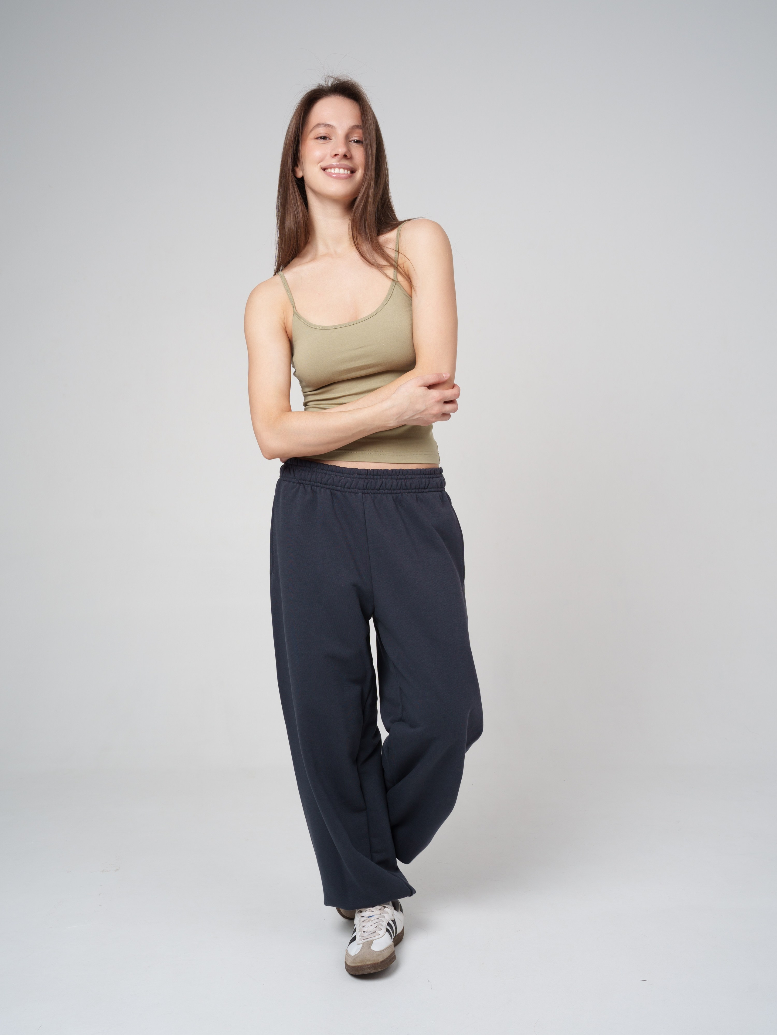 Топы на сером фоне. Иван Упоров — фотограф, рилсмейкер чебоксары