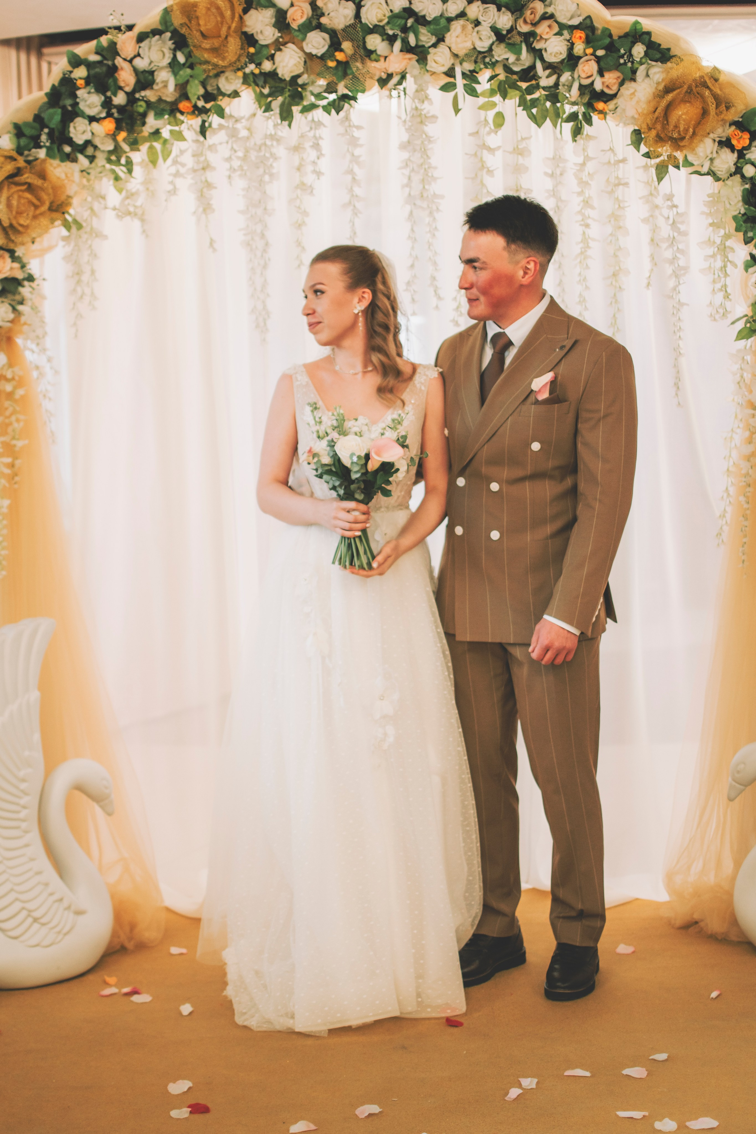 Альберт и Анастасия (Студийная фотосессия, роспись в ДК Нефтяник + фотосессия с гостями). Семейный и свадебный фотограф Губкинский и Ставрополь