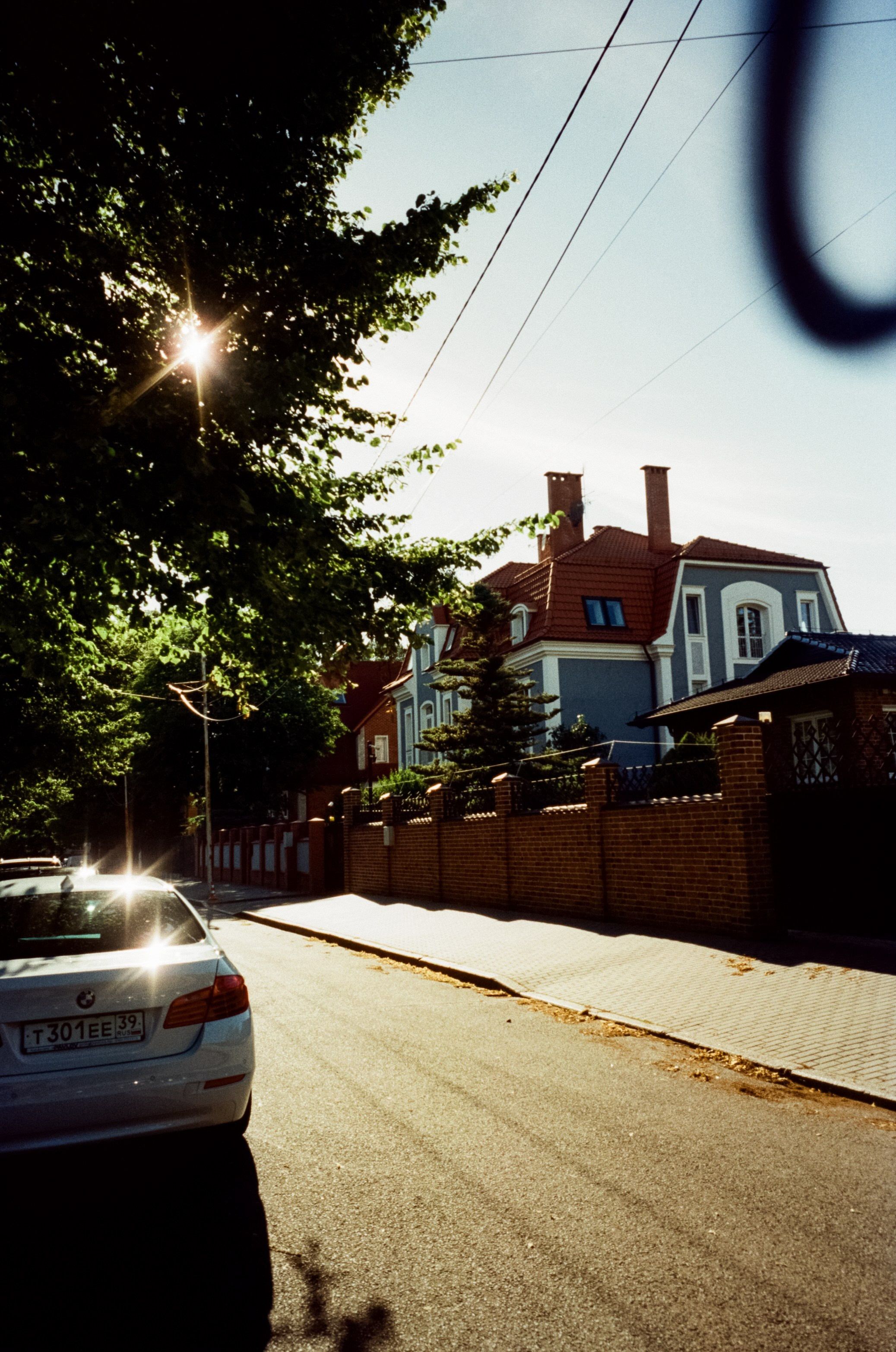 Прогулка от Площади Победы к Amalienau в golden hour. Фотограф-документалист Мария Осокина