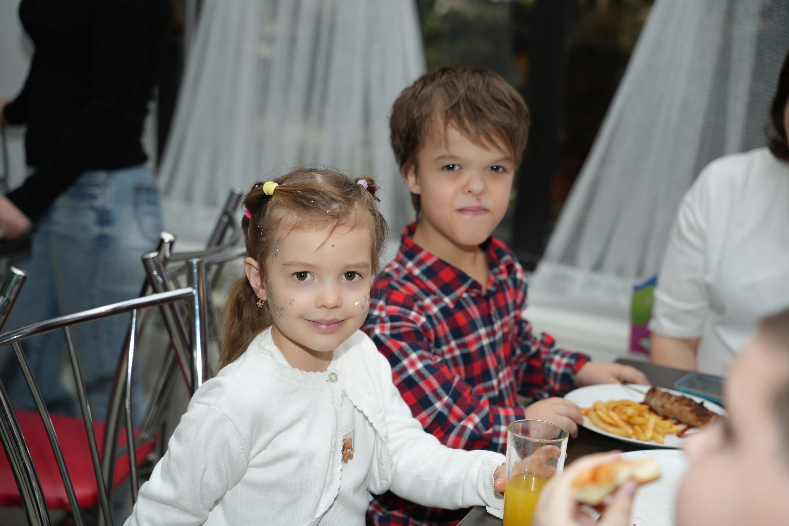 Социально —благотворительная акция «Ты в этом мире не один», посвященная Международному дню инвалидов. ВЫПУСКНЫЕ АЛЬБОМЫ, Школьный фотограф, семейный и свадебный в Саратове и области Ольга Плаксина