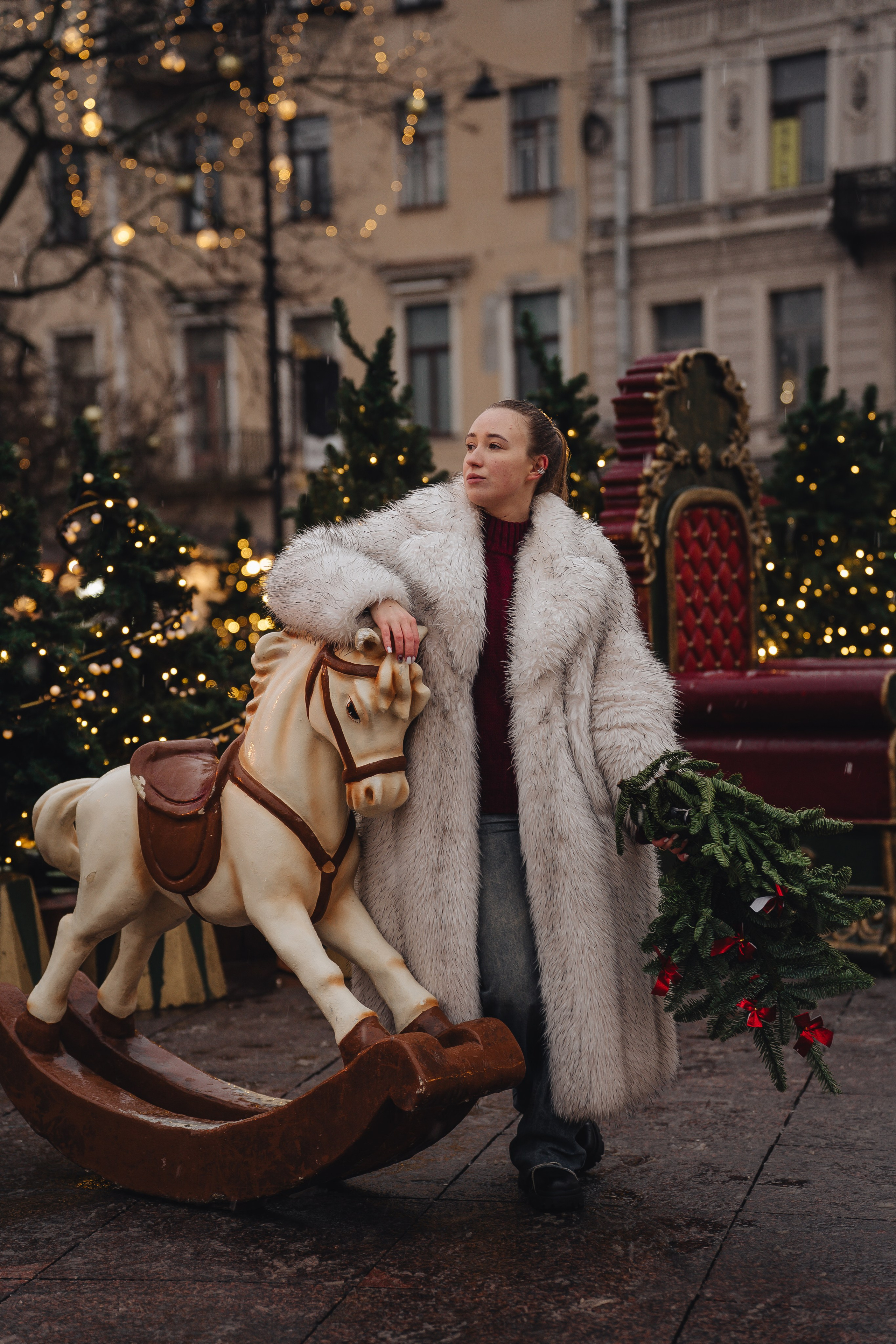 ПРОГУЛКА НА МАНЕЖНОЙ ПЛОЩАДИ ДЛЯ ДЕВУШКИ ПЕРЕД НОВЫМ ГОДОМ (НОВОГОДНЯЯ ФОТОСЕССИИЯ НА МАНЕЖНОЙ ПЛОЩАДИ). Профессиональный фотограф, Санкт-Петербург — Виктория Богомолова