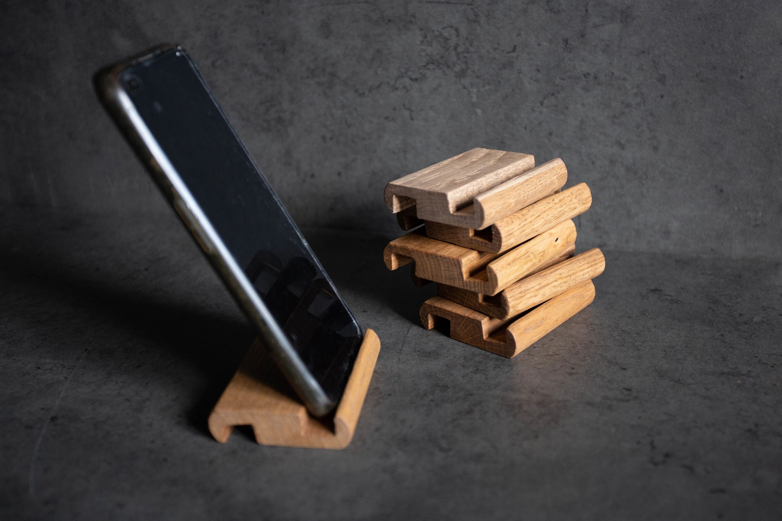 Подставка для телефона. Разделочные доски и деревянная мебель на заказ