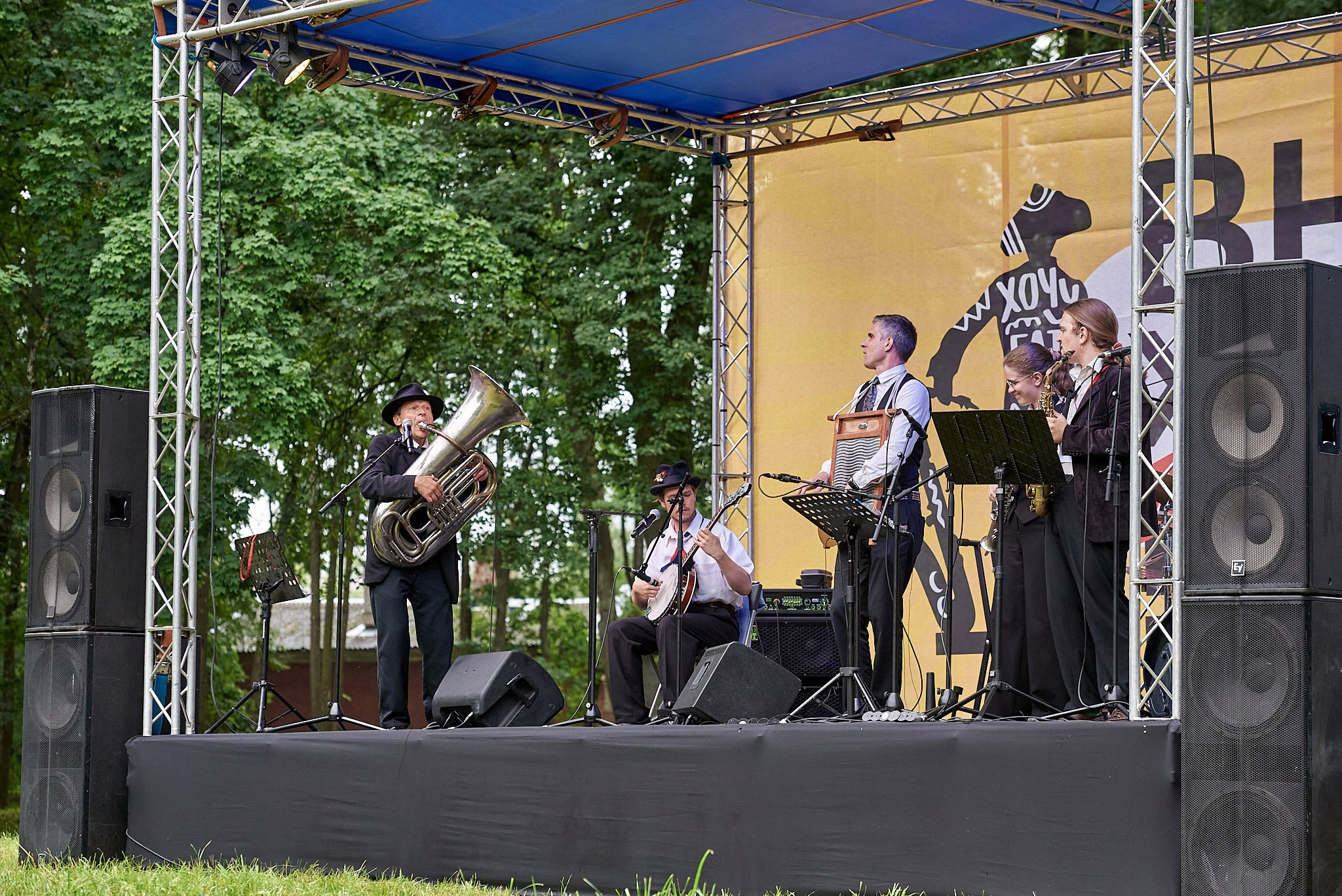 «Выходные с джазом» в Гатчинском парке (13 — 14 июля 2024 года). Иван Ступа, репортажный фотограф в Санкт-Петербурге и Ленинградской области
