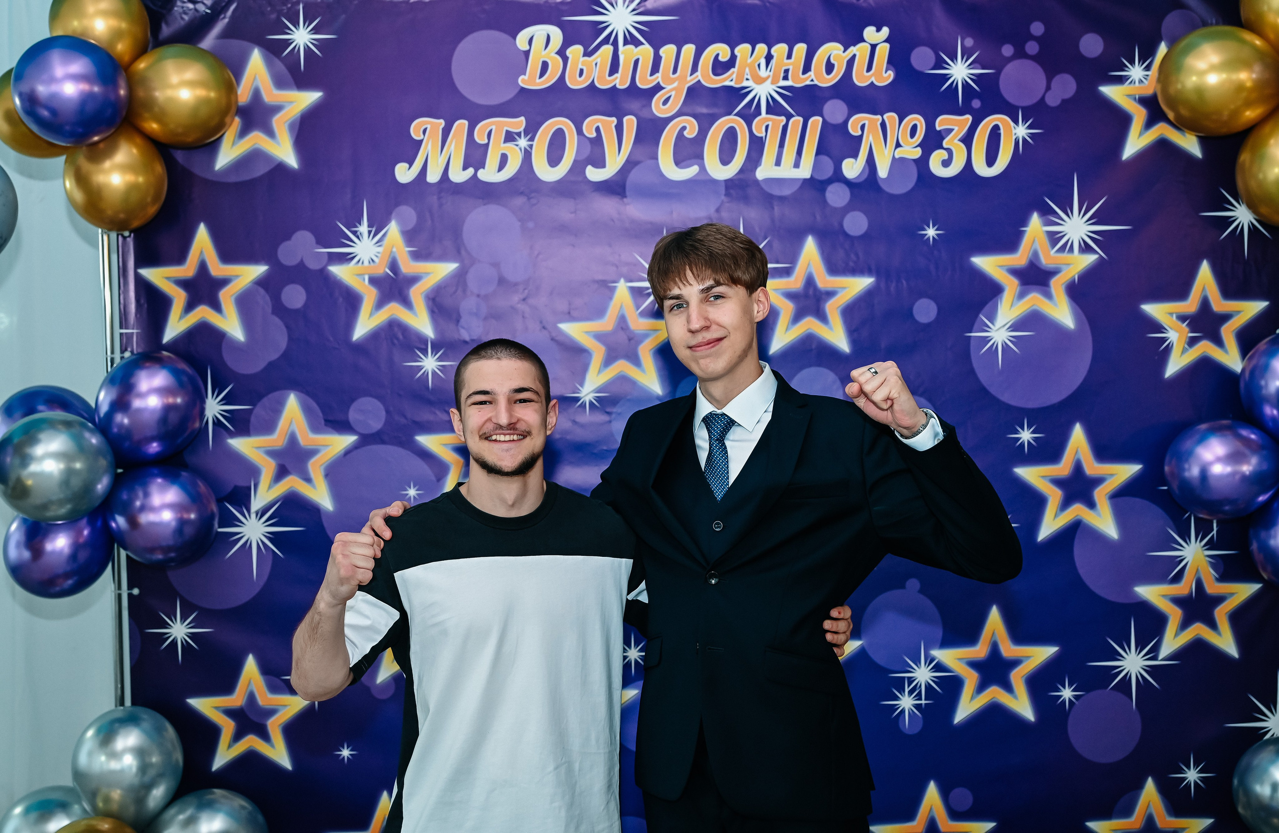 Вручение аттестатов. 11 класс. Фотограф Арина Агапова. Подольск, Москва https://arinafoto.wfolio.pro/