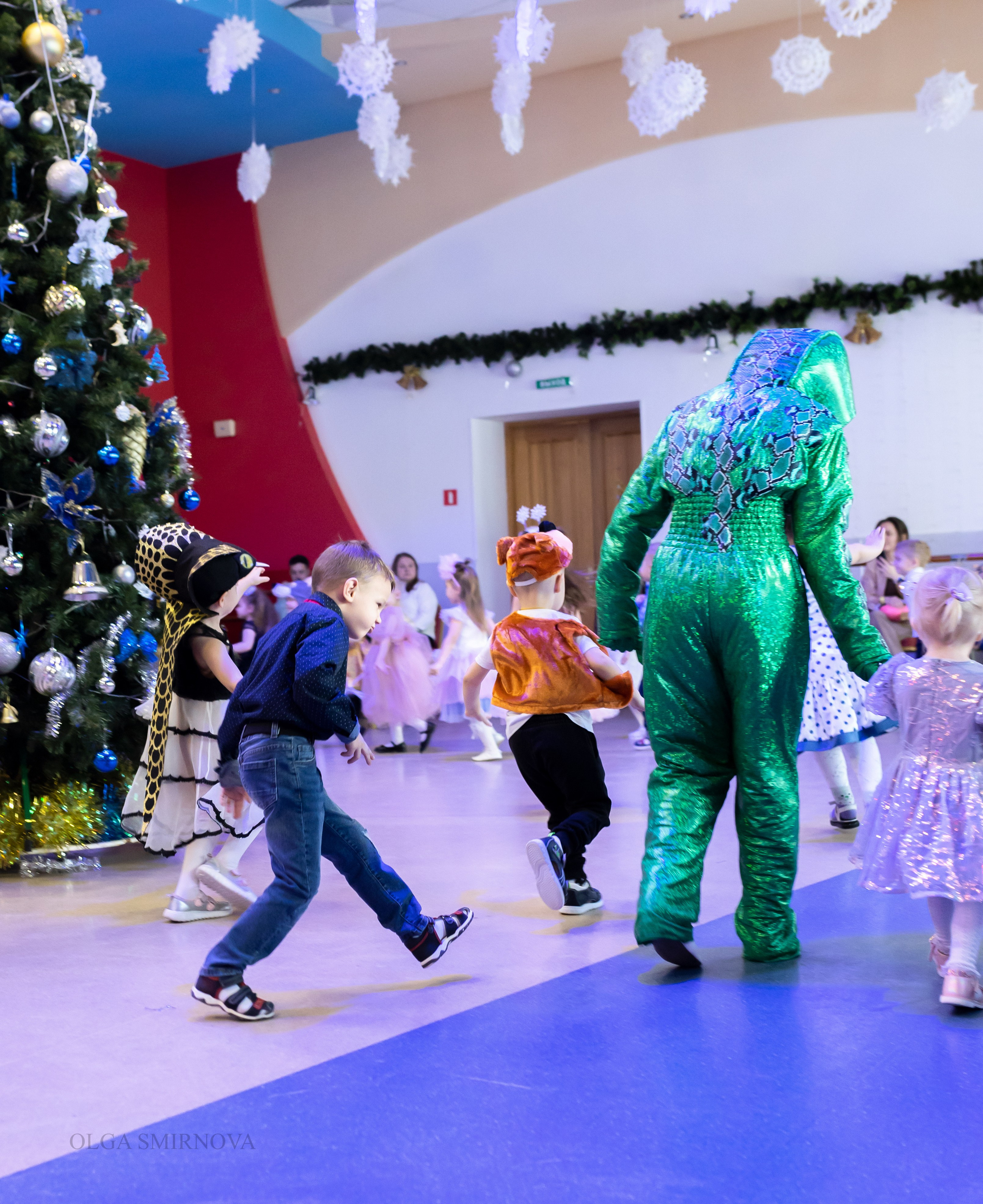 Утренник в ДОФ 04.01.25. Ольга Смирнова юрист, фотограф