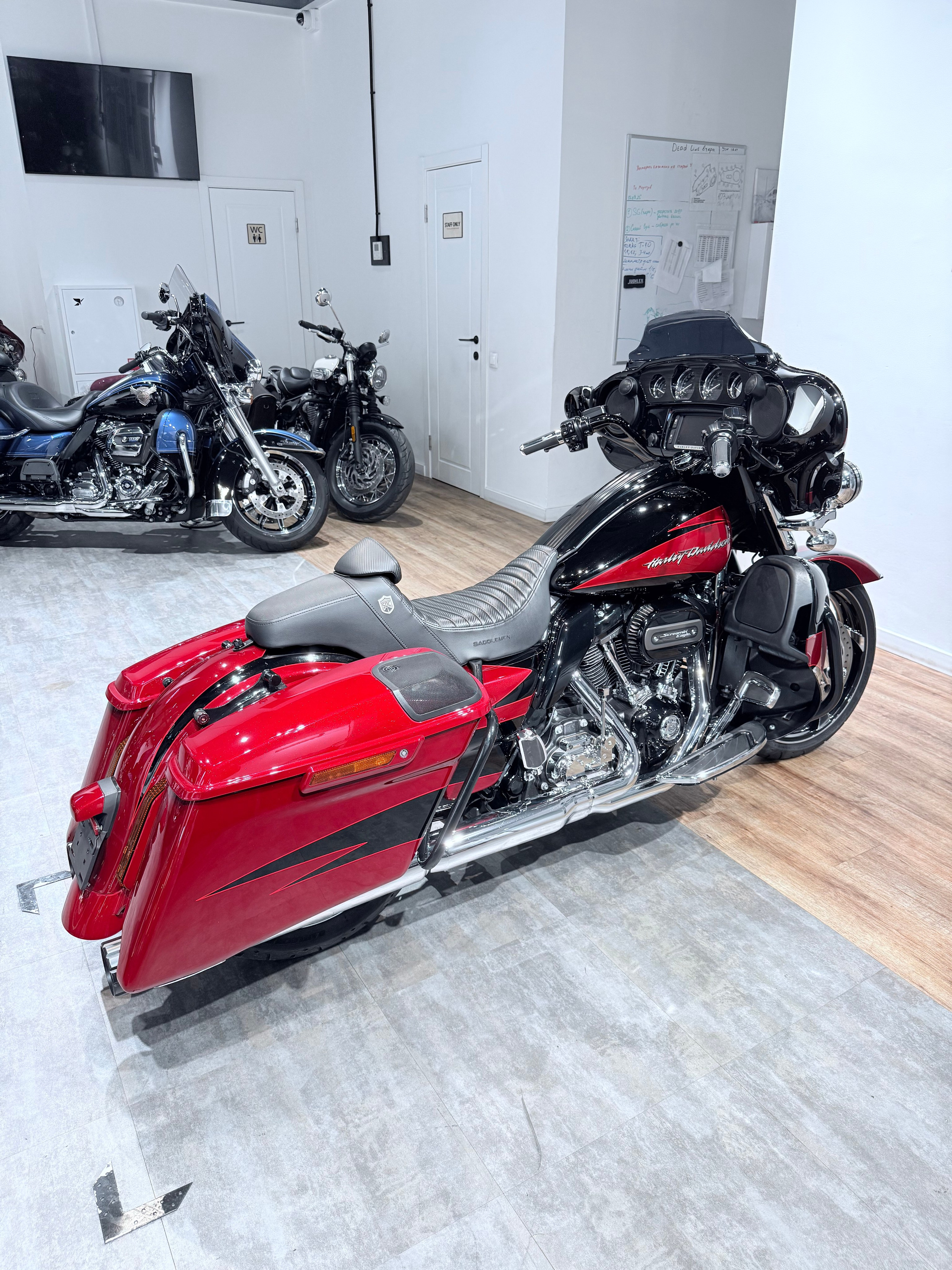 114 CVO Street Glide Special. Hello Davidson, Москва. Только хорошие мотоциклы…