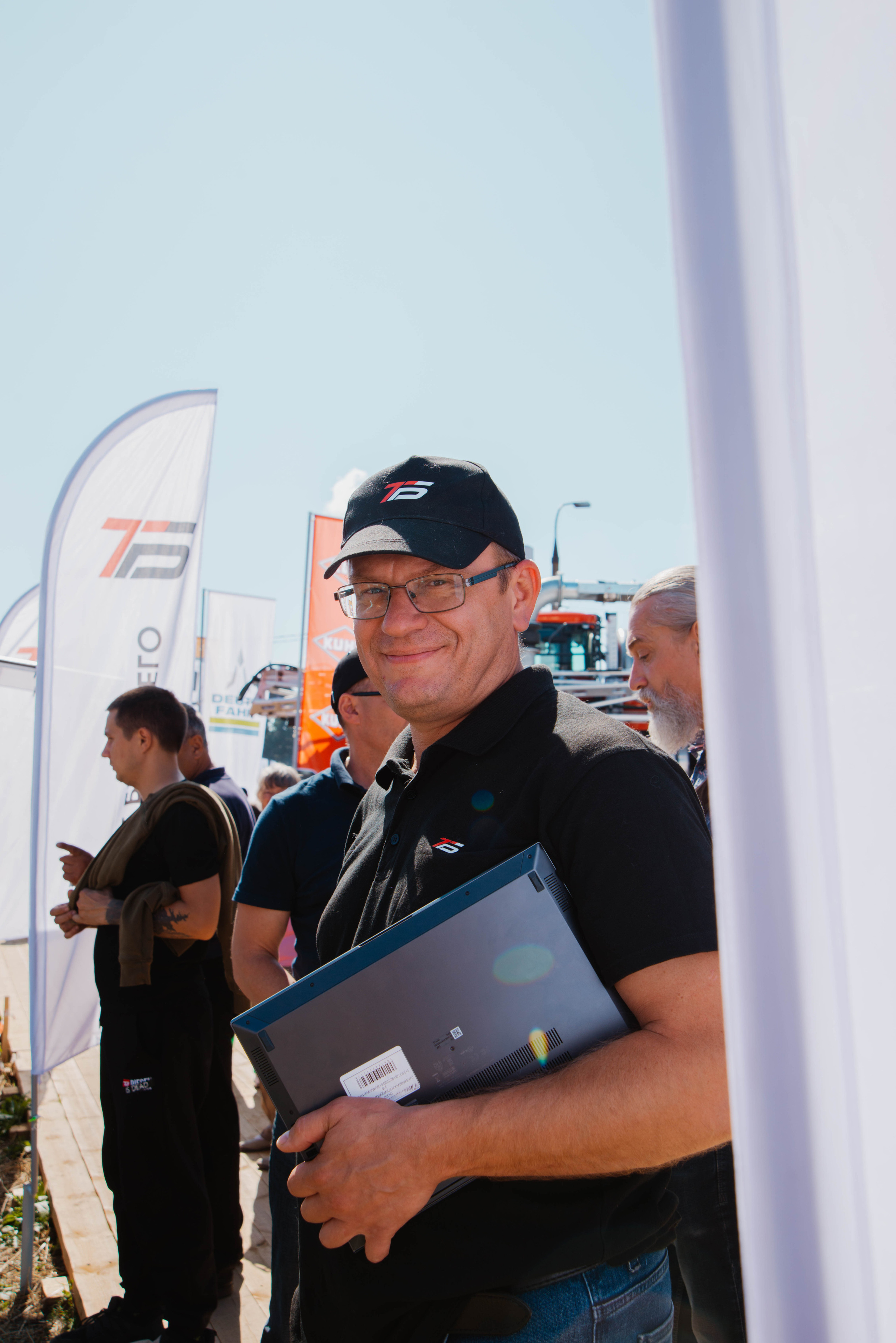 Компания «Транспорт будущего» на промышленной выставке. Ксения Glossa. Портретный и репортажный фотограф в Самаре