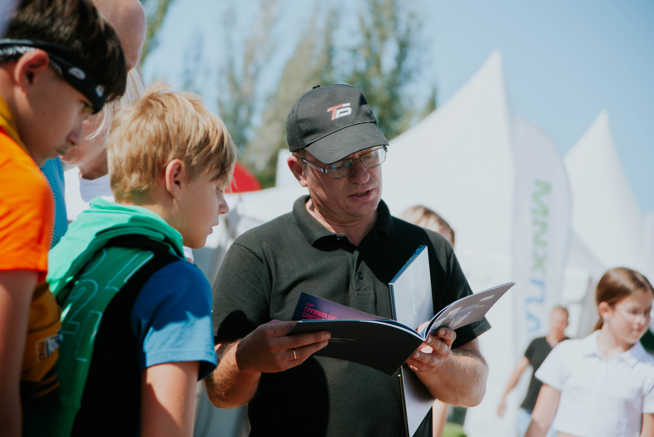 Компания «Транспорт будущего» на промышленной выставке. Ксения Glossa. Портретный и репортажный фотограф в Самаре