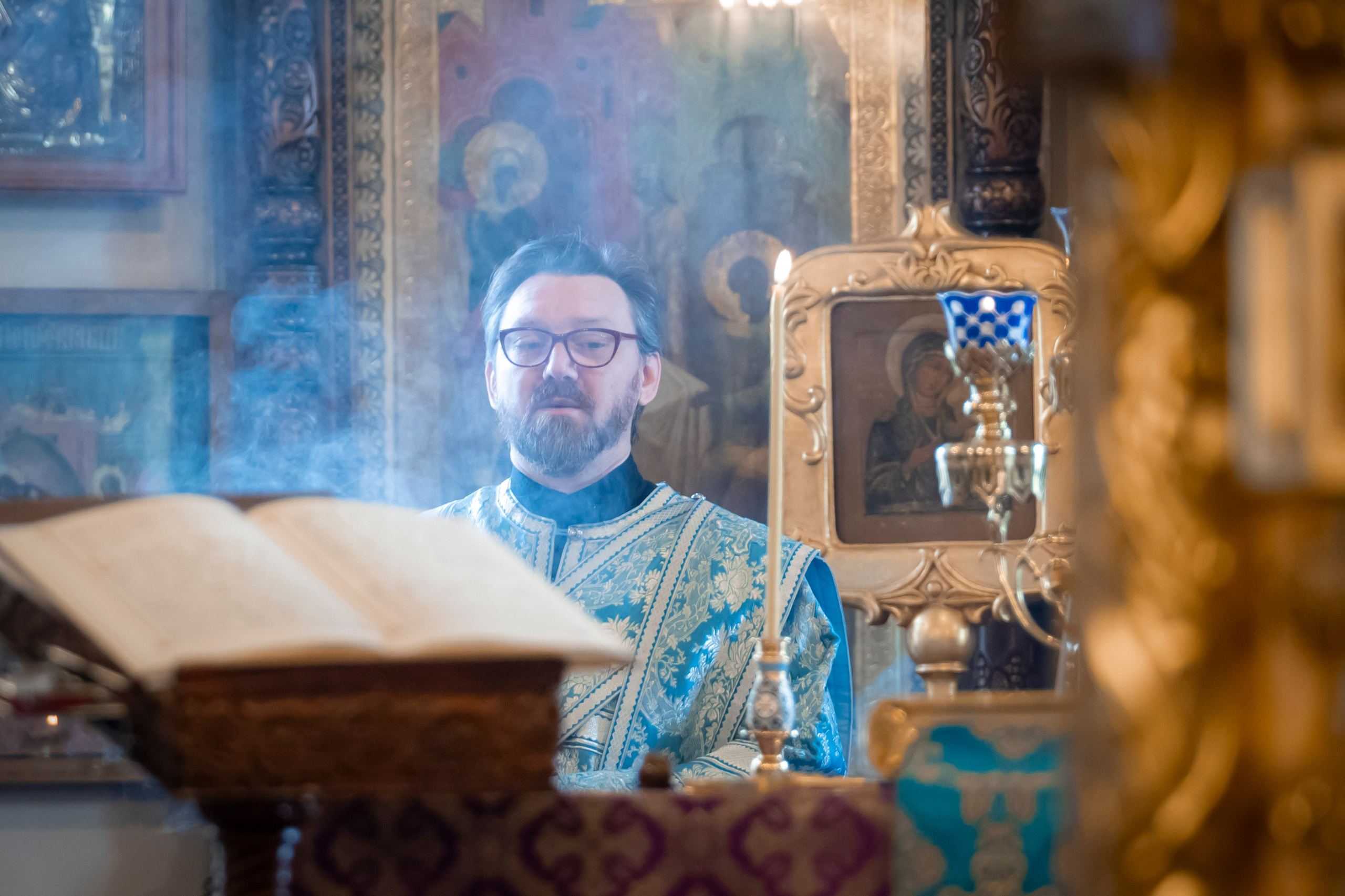 Богородский храм. Благовещение. Божественная Литургия. Антон и Татьяна Денисенко — В храме