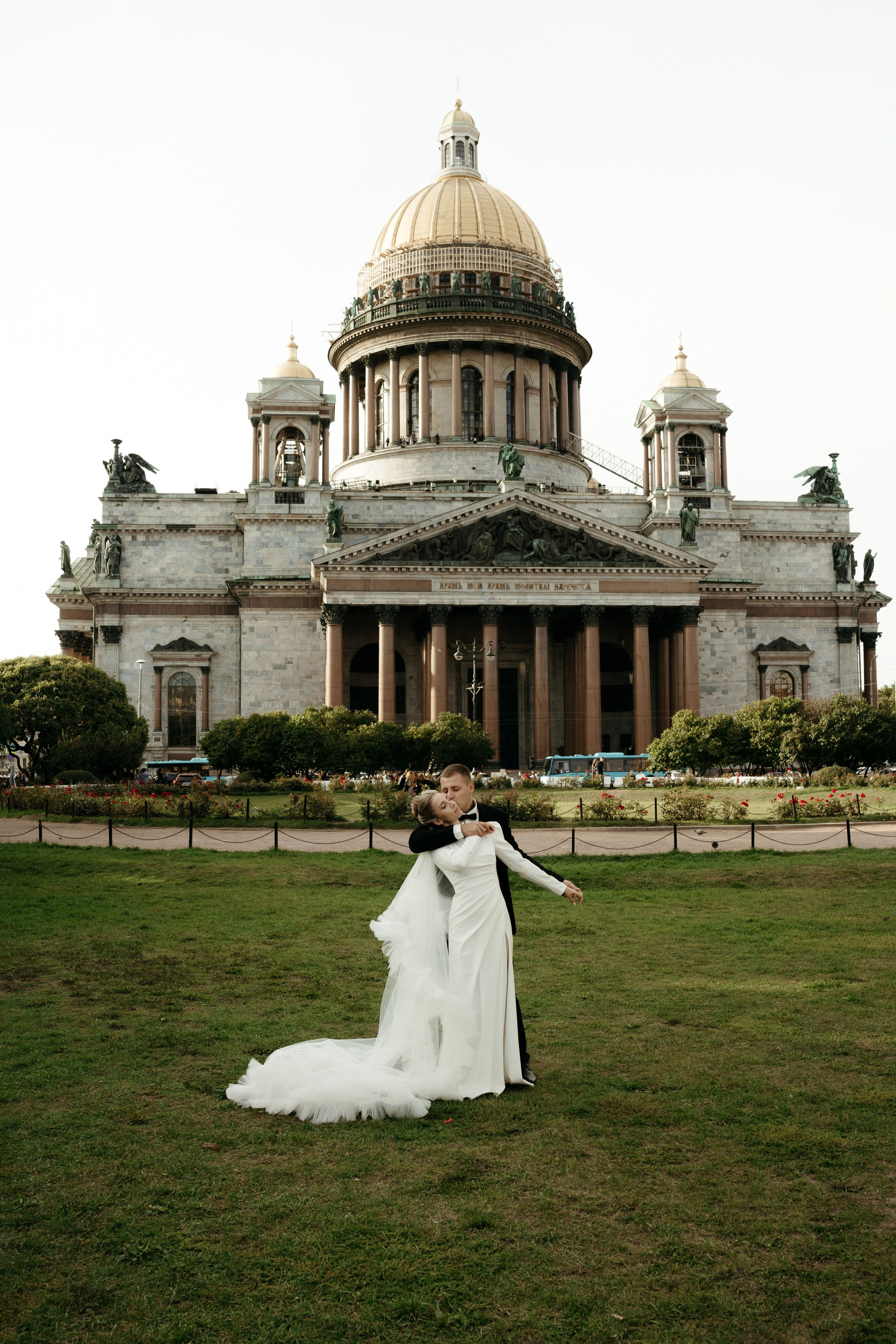 Однажды в летнем саду. Свадебный фотограф в Петербурге Таша Вайб