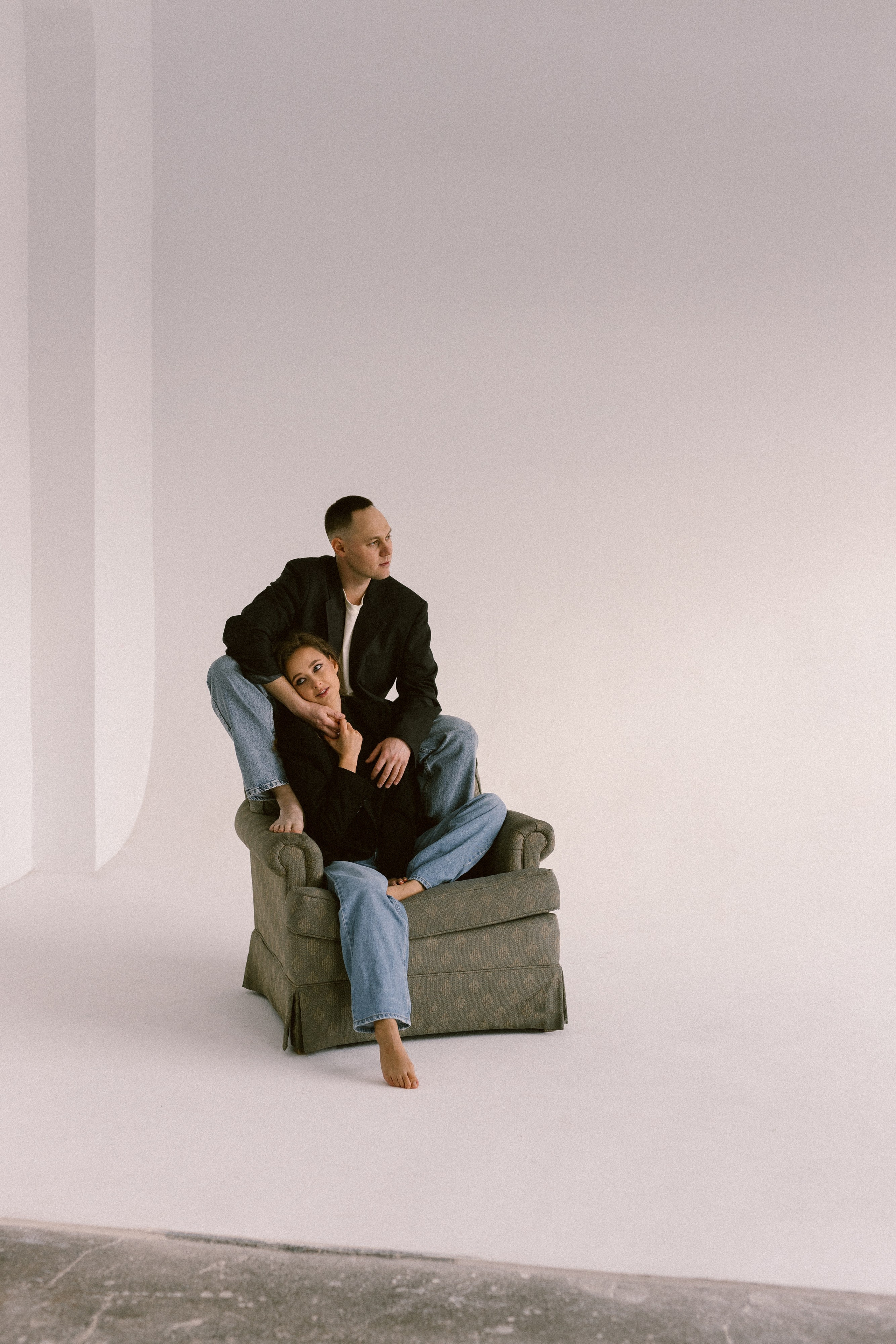 Любовь в белом зале. Варвара Синицына: семейный фотограф в Москве