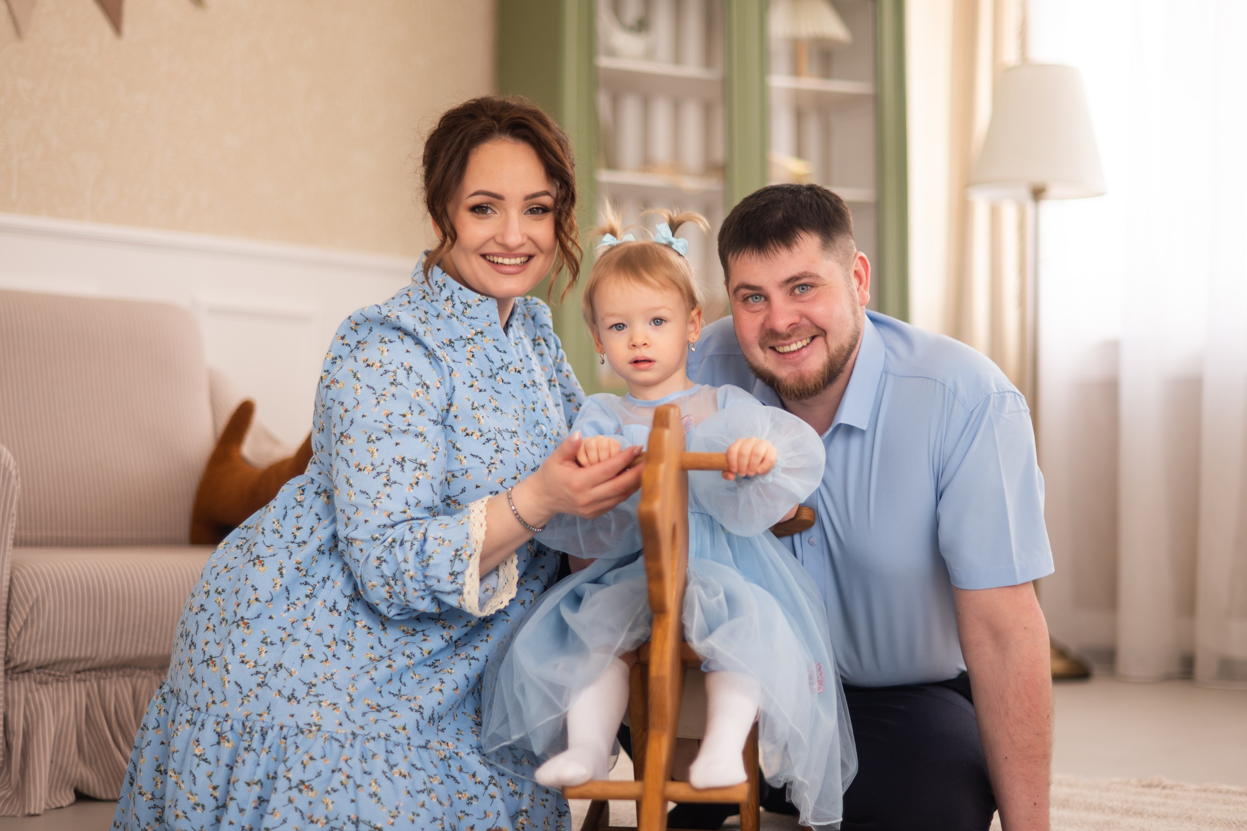 Александр и Анастасия и доченька Юлечка (1). Я Ольга Казанцева, фотографирую снимаю ваши киноистории и печатаю фото и цифровые портреты на холсте