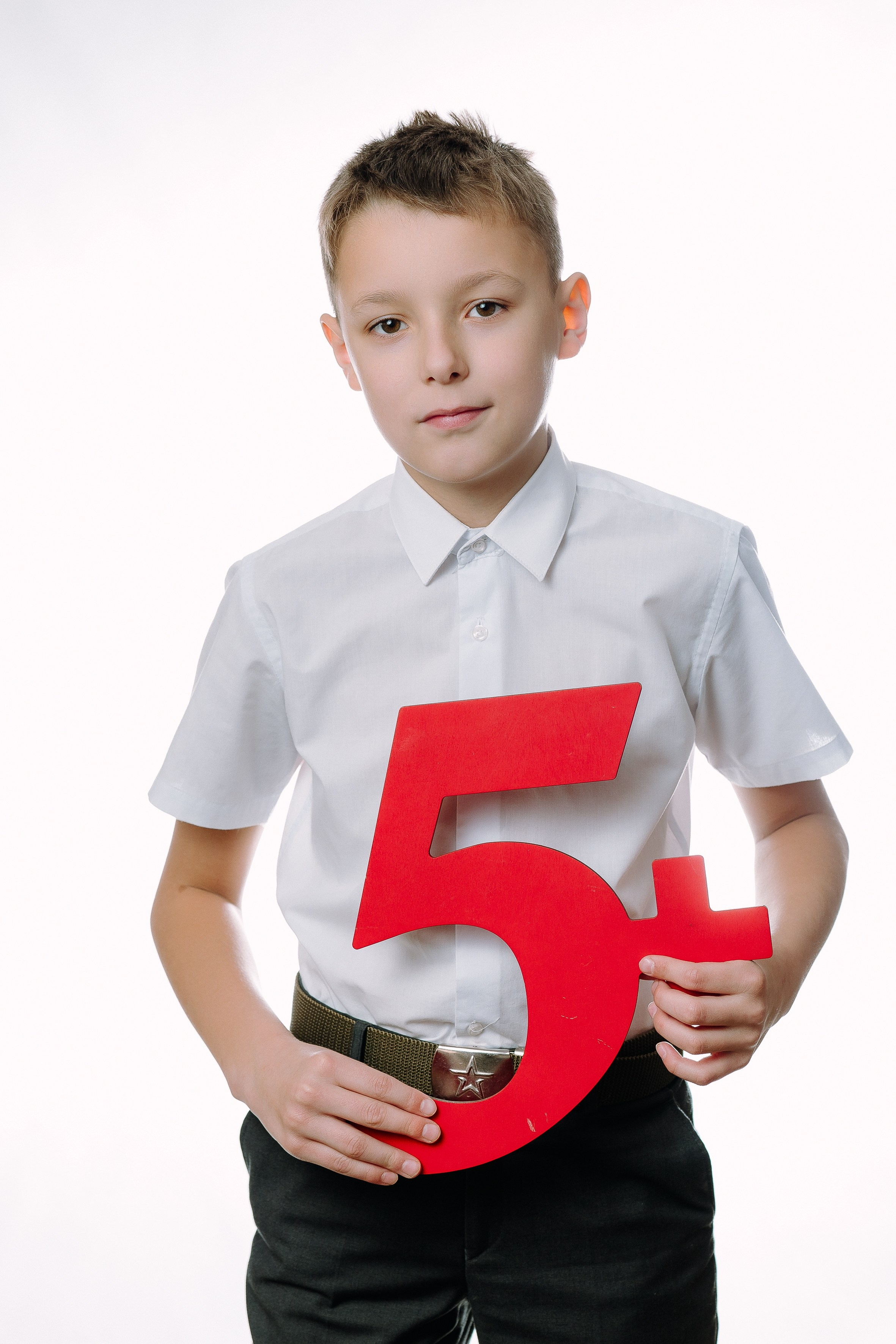 Портрет на светлом фоне- начальная школа. Выпускные альбомы Натальи Бутко: Новороссийск, Анапа, Геленджик