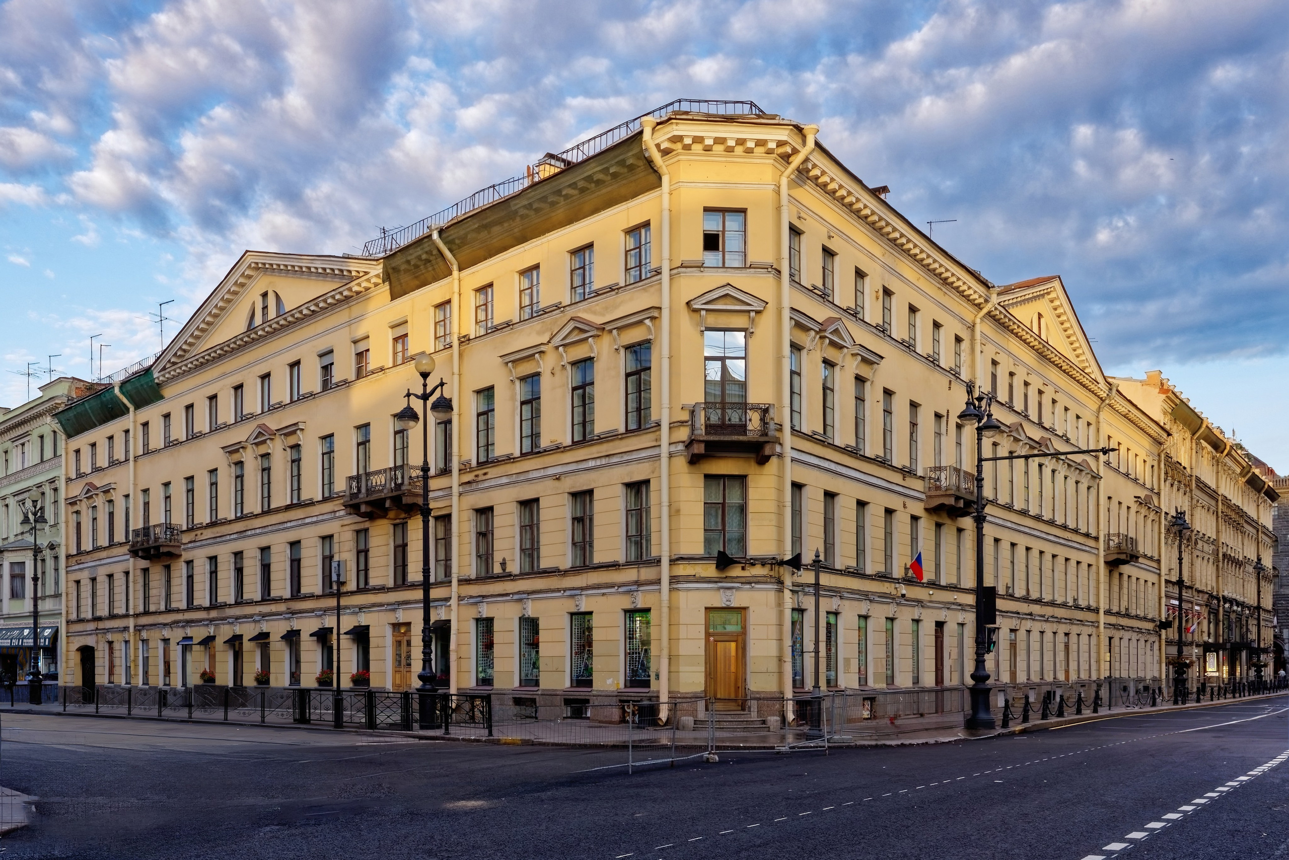 Санкт-Петербург, Невский проспект, дом 13 (Большая Морская улица, дом 9). Дом Чаплина, 1806 год. Архитектор Викентий Иванович Беретти. ОКНФЗ 781610424150006
