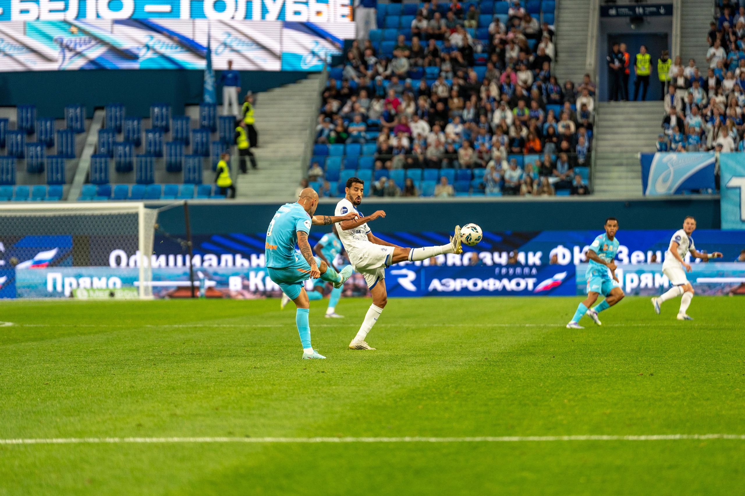 Игровой момент Зенит — Динамо Газпром Арене, репортажный фотограф спорт съемка