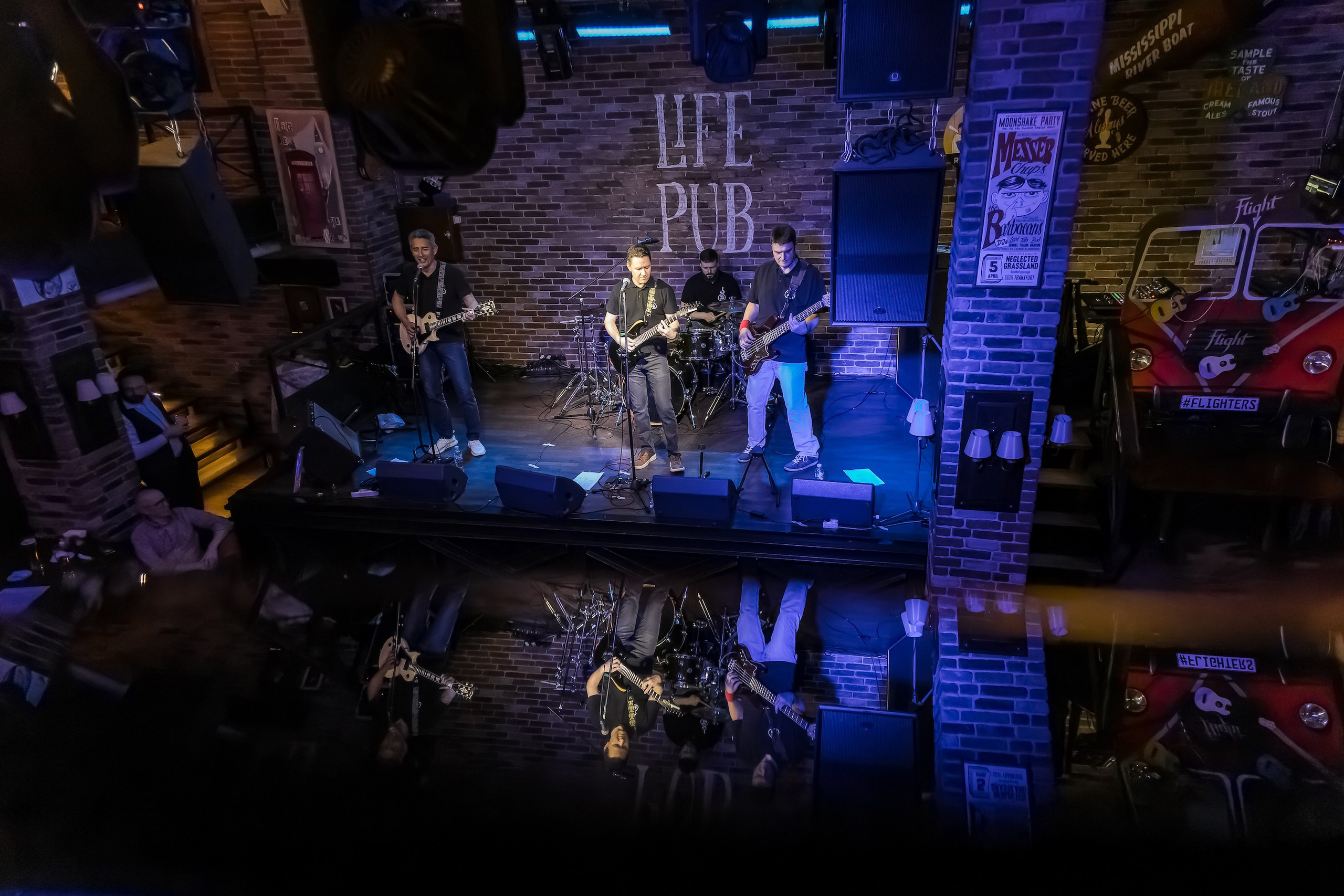 LifePub 29.03.2023. Московская кавер-группа BankBand