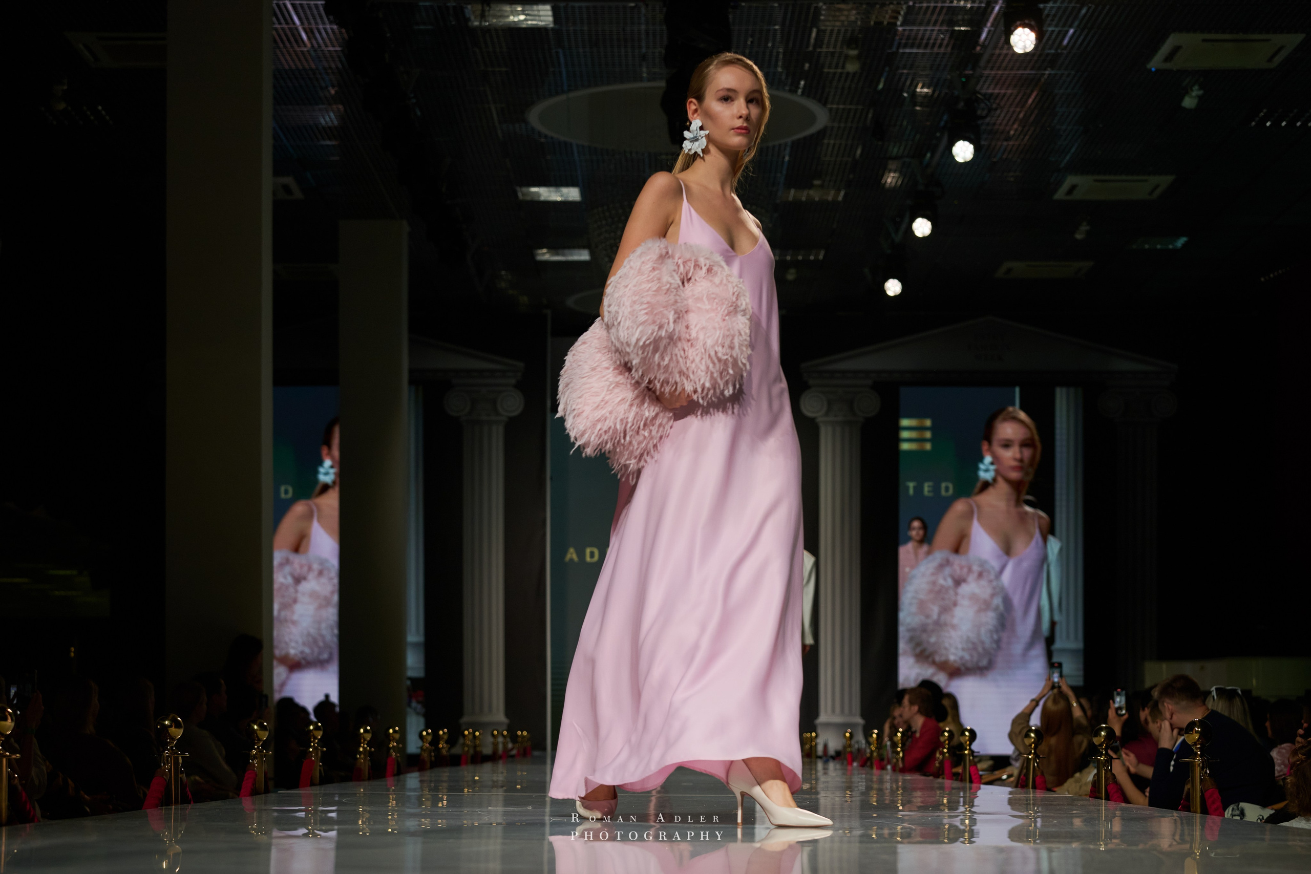 ESTET FASHION WEEK ВЕСНА — 2025. Фотограф Роман Адлер