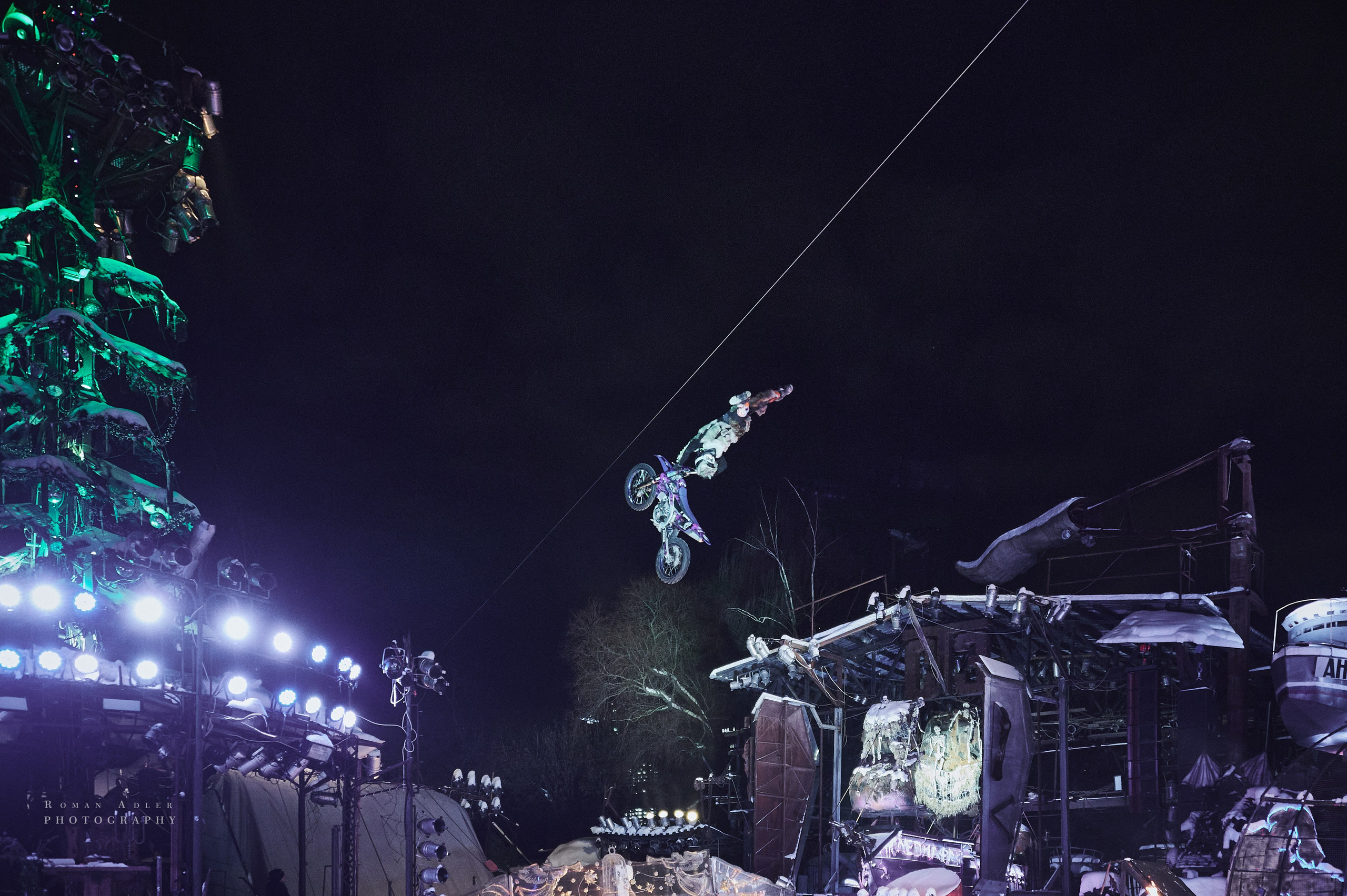 Новогодняя сказка от Ночных волков. Фотограф Роман Адлер