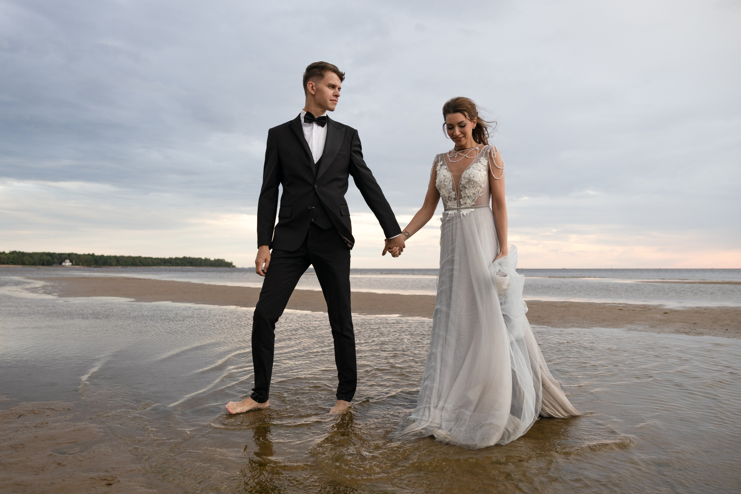 Свадебный ужин для двоих на берегу Финского залива. Фотограф в Санкт-Петербурге Вагнер Юлия