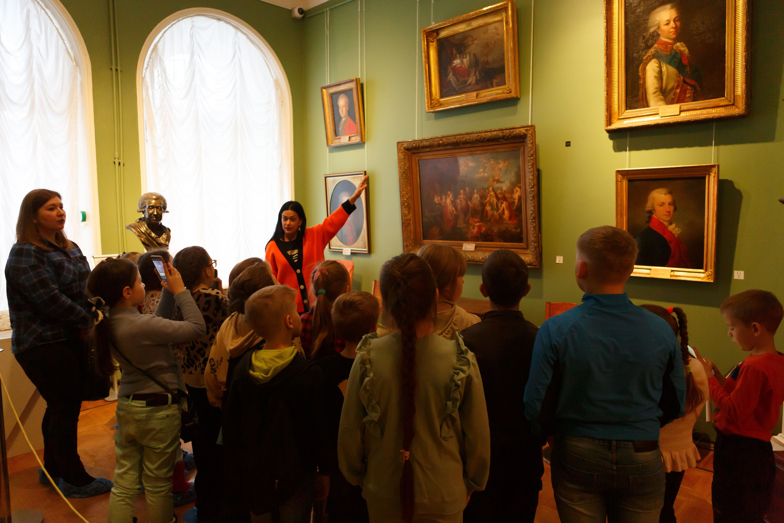 Экскурсия в Серпуховский историко-художественный музей. Выпускные альбомы и школьный фотограф в Подольске, Троицке, Щербинке, Москве и Московской области