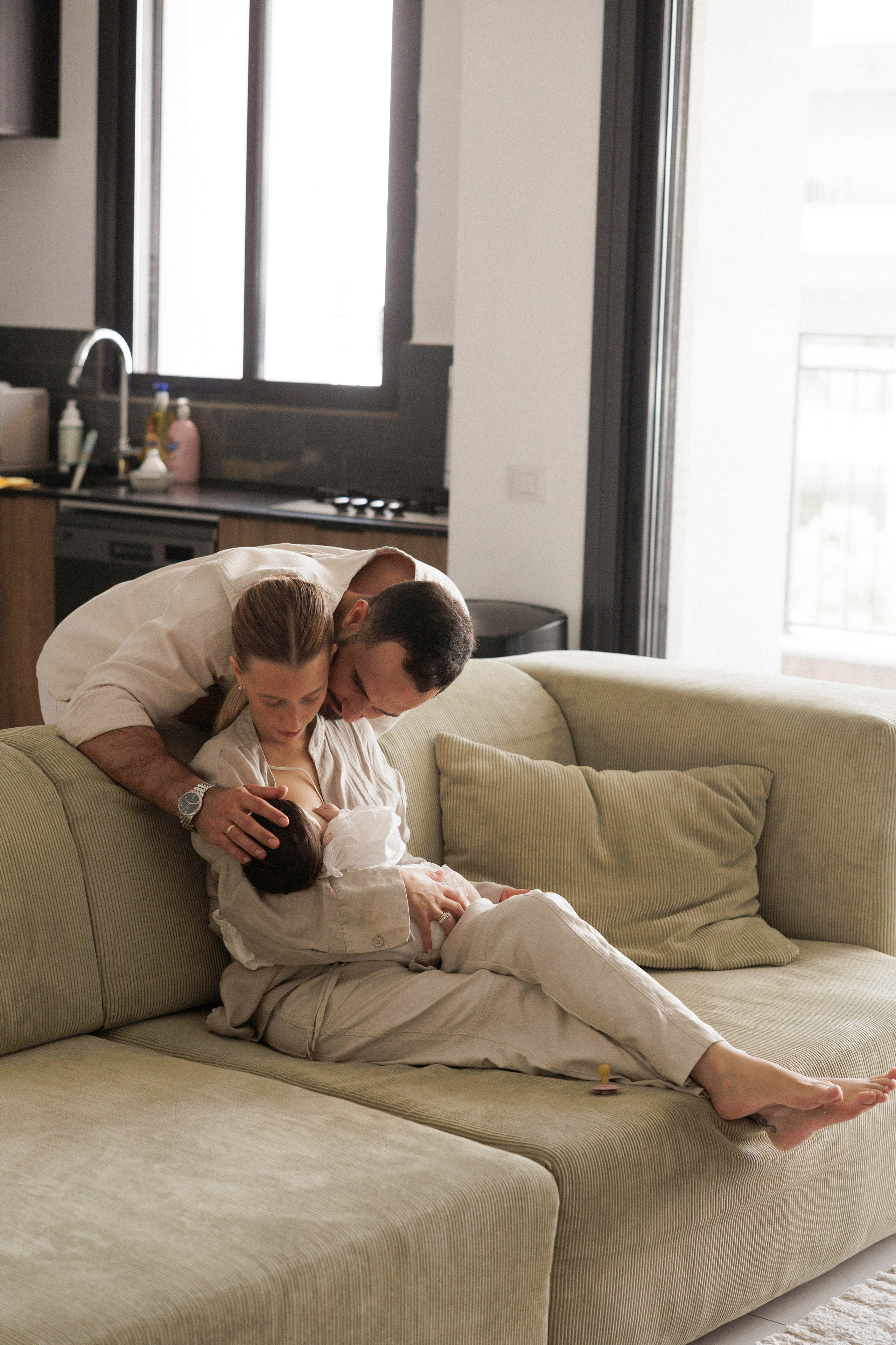 New born family photoshoot at home. Wedding and family photographer