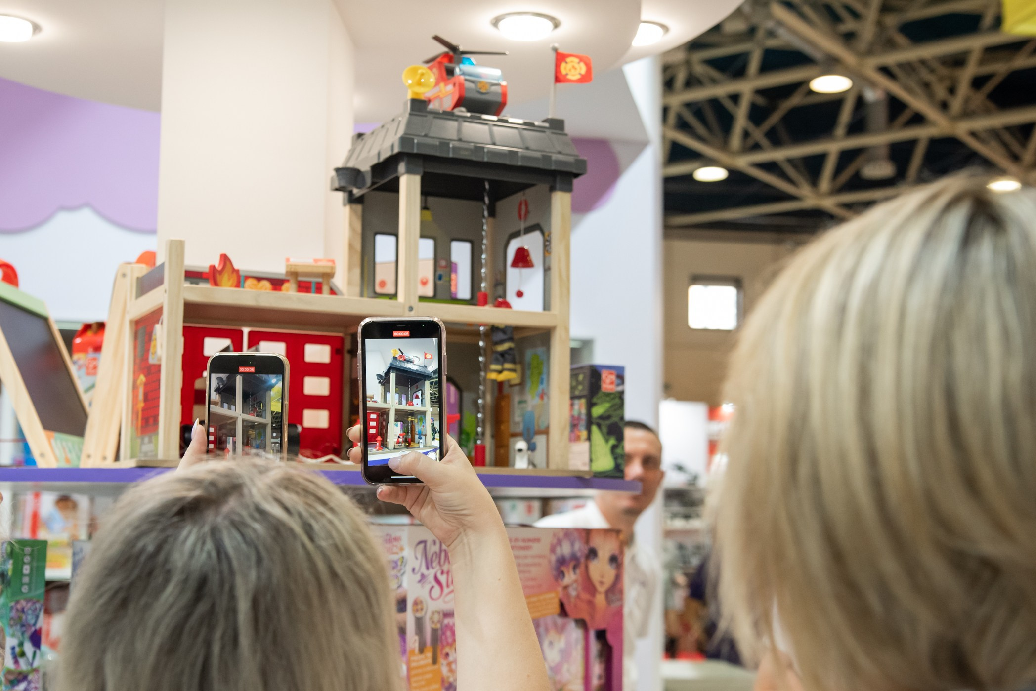 PAREMO — выставка «Мир детства 2023». Репортажный фотограф на мероприятия