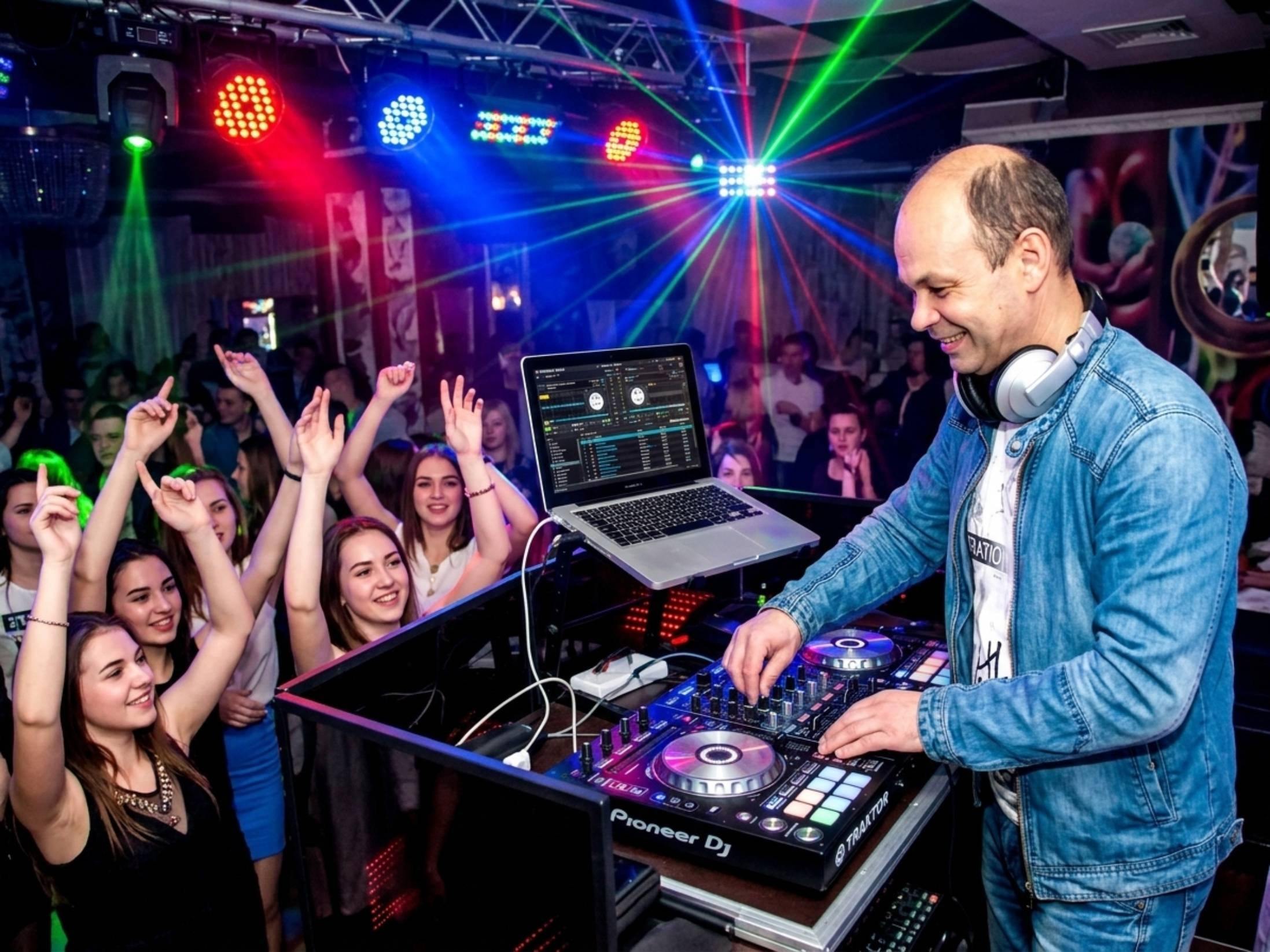 Звукооператор Алексей Михалко. Ведущий, Тамада, DJ, фото в Перми. Хорошее настроение