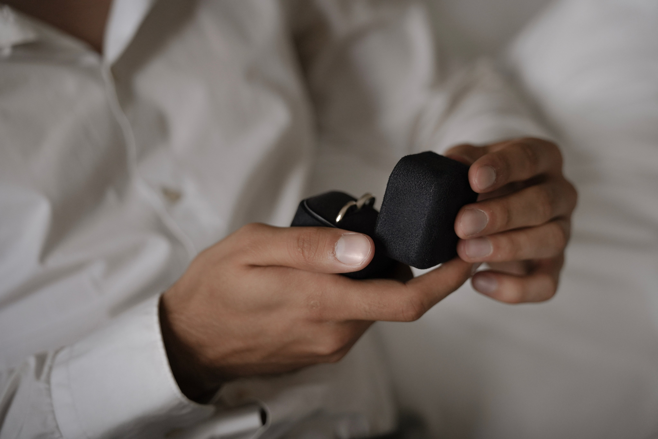 Свадебная фотосессия утра невесты и жениха в отеле Амбассадори